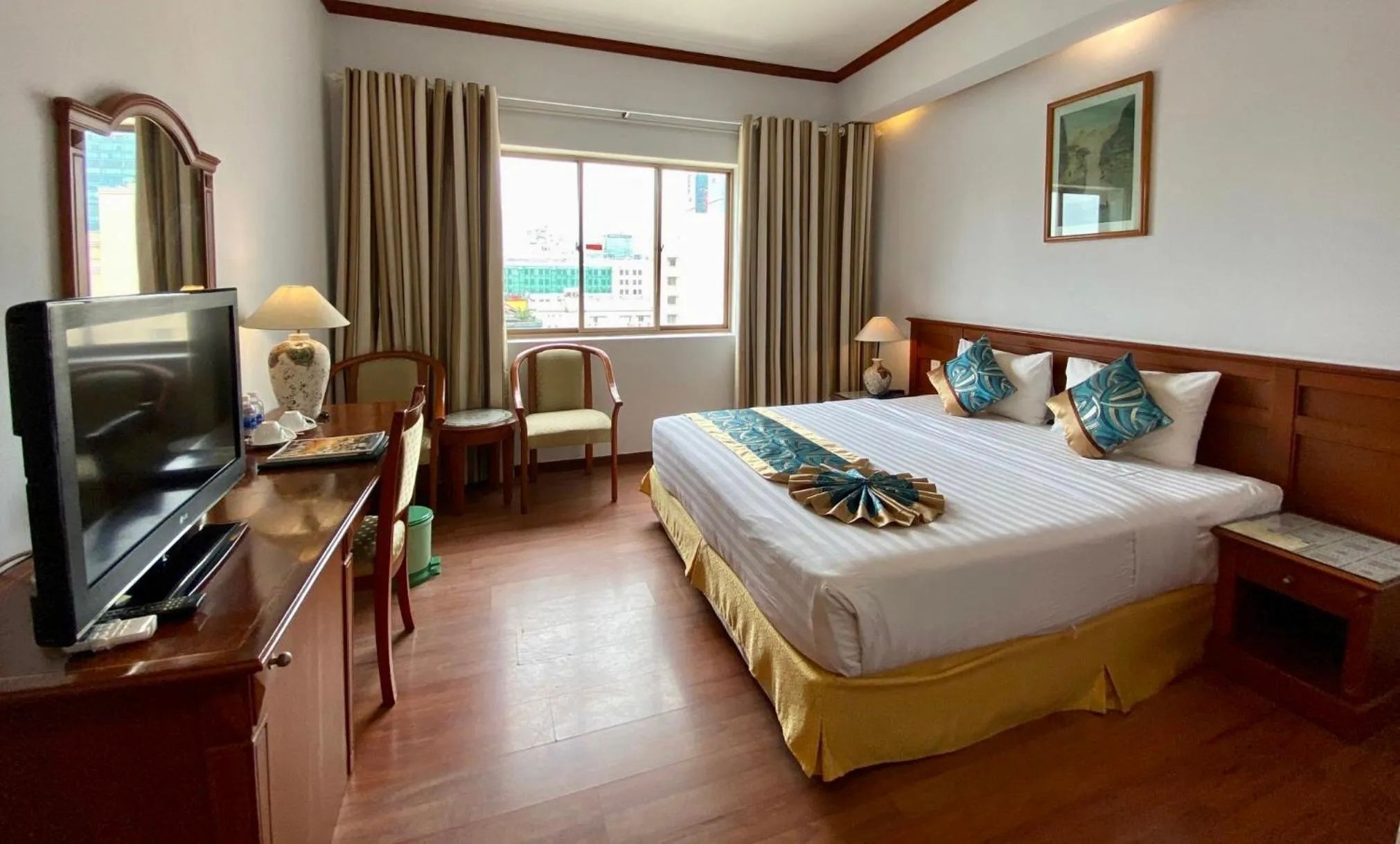 Photo of the whole room, Bed in Oscar Saigon Hotel