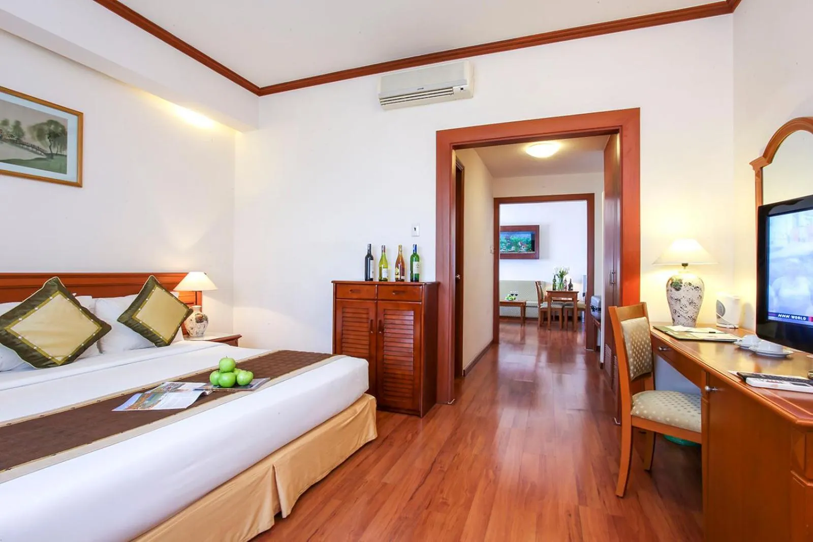 Photo of the whole room, Bed in Oscar Saigon Hotel