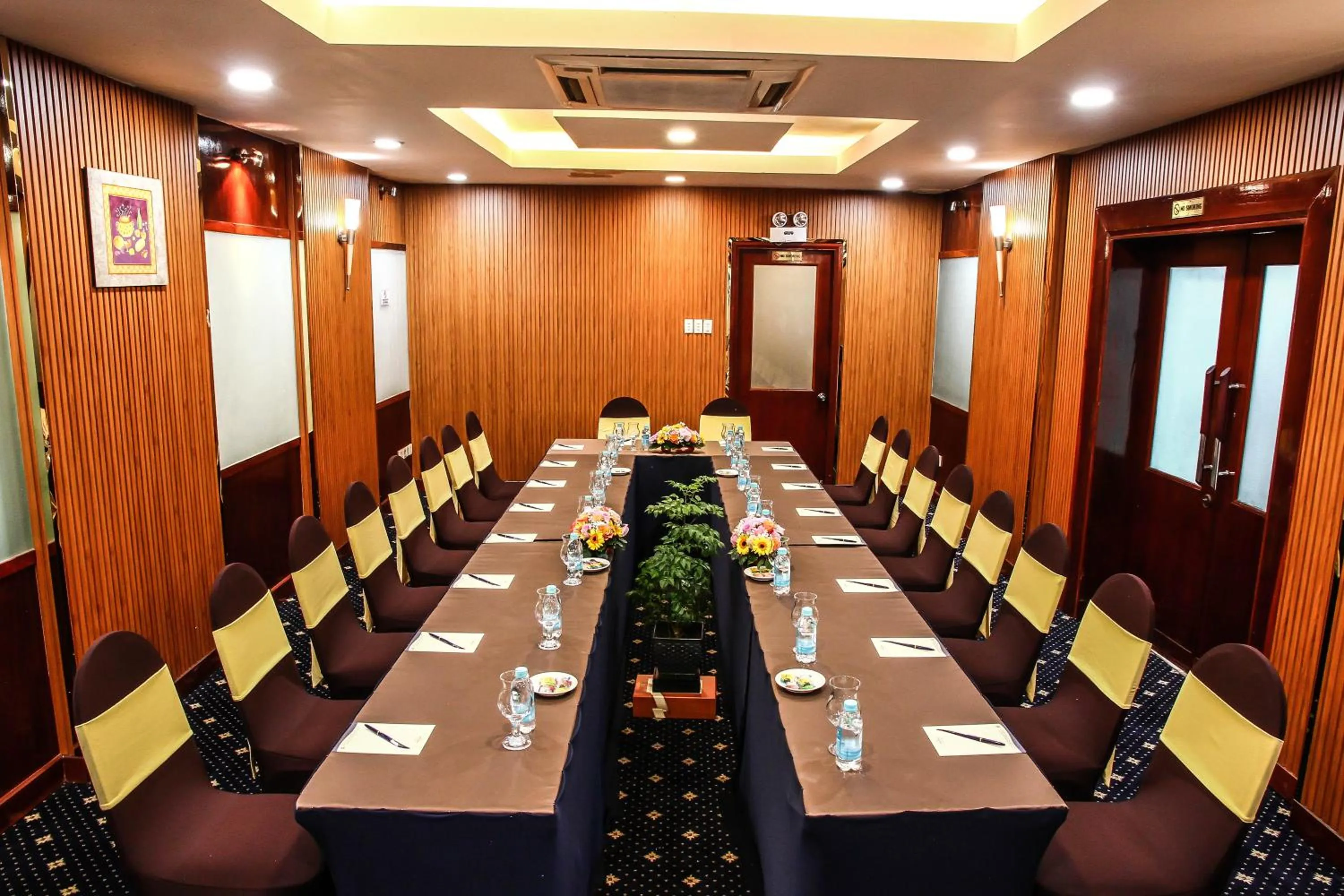 Meeting/conference room in Oscar Saigon Hotel