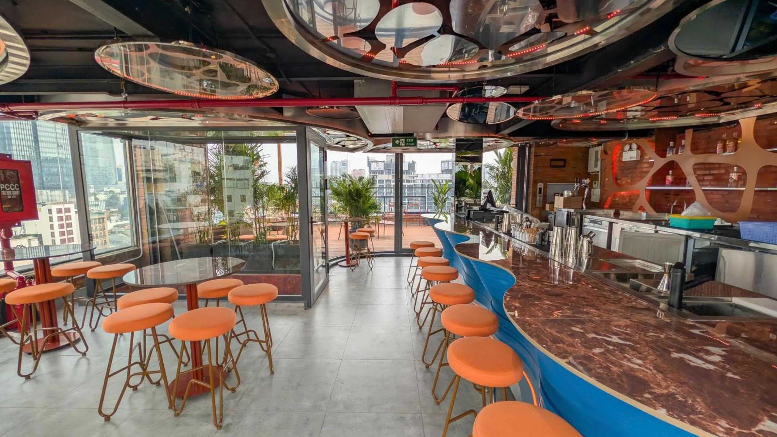 Lounge or bar in KiN Hotel Ly Tu Trong Edition