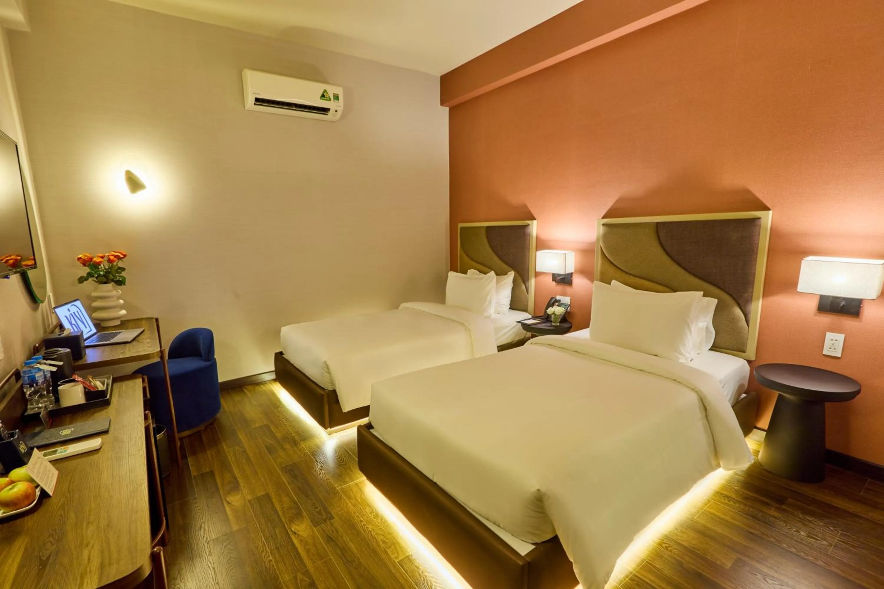 Bed in Kin Hotel Ly Tu Trong