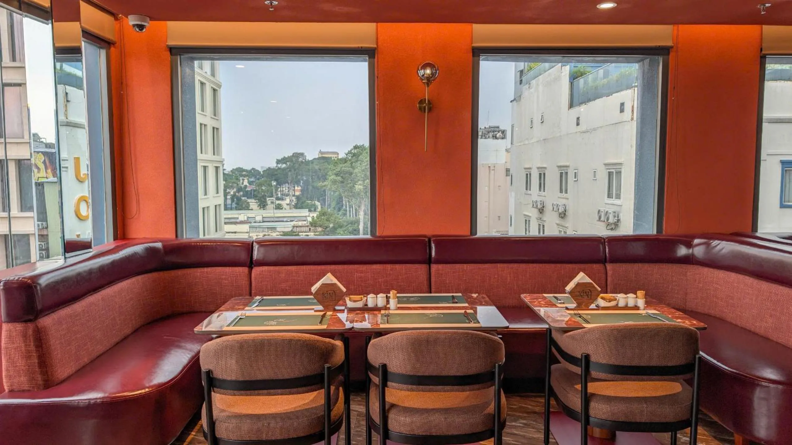 Restaurant/places to eat in KiN Hotel Ly Tu Trong Edition