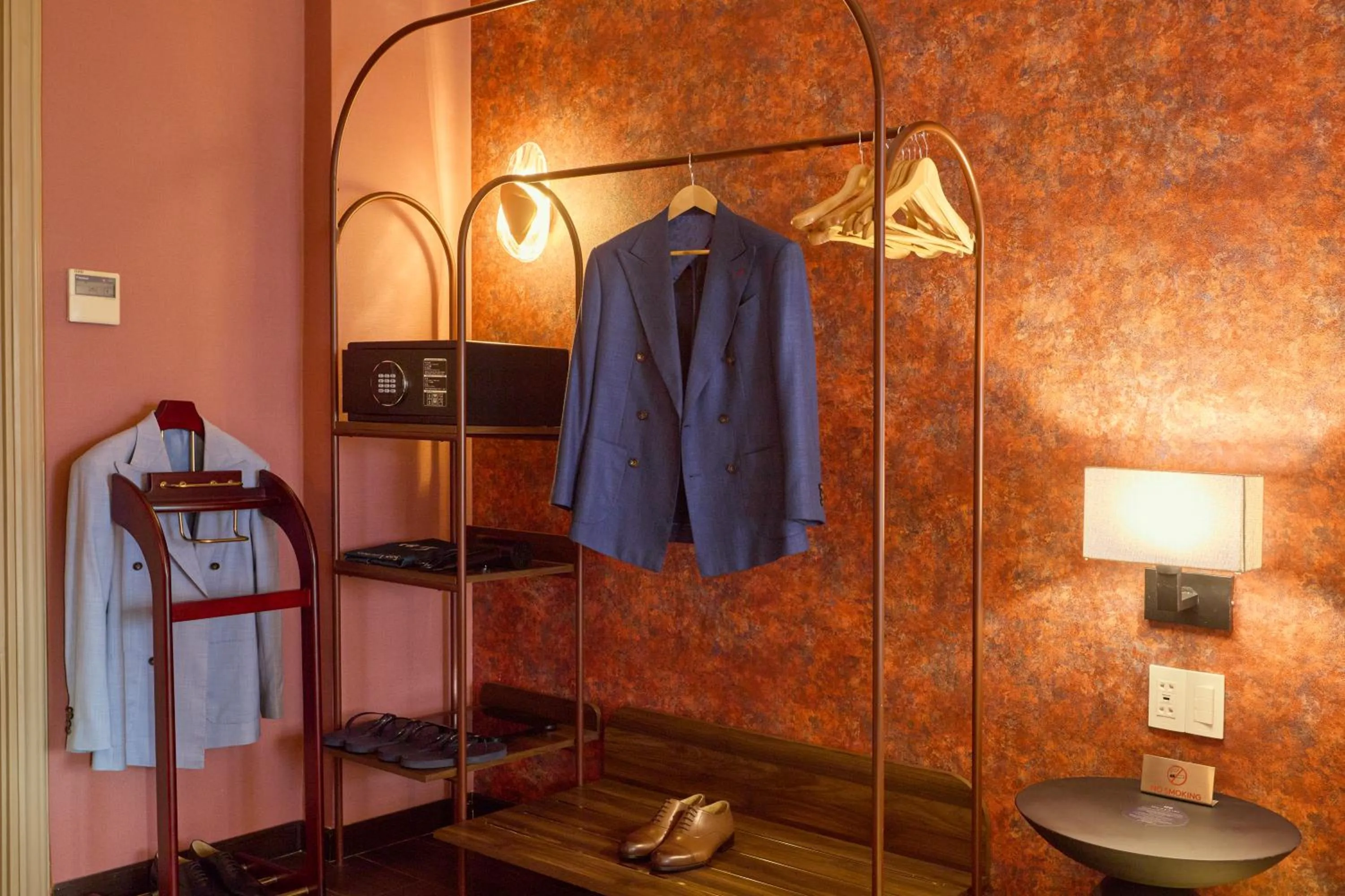 wardrobe in Kin Hotel Ly Tu Trong