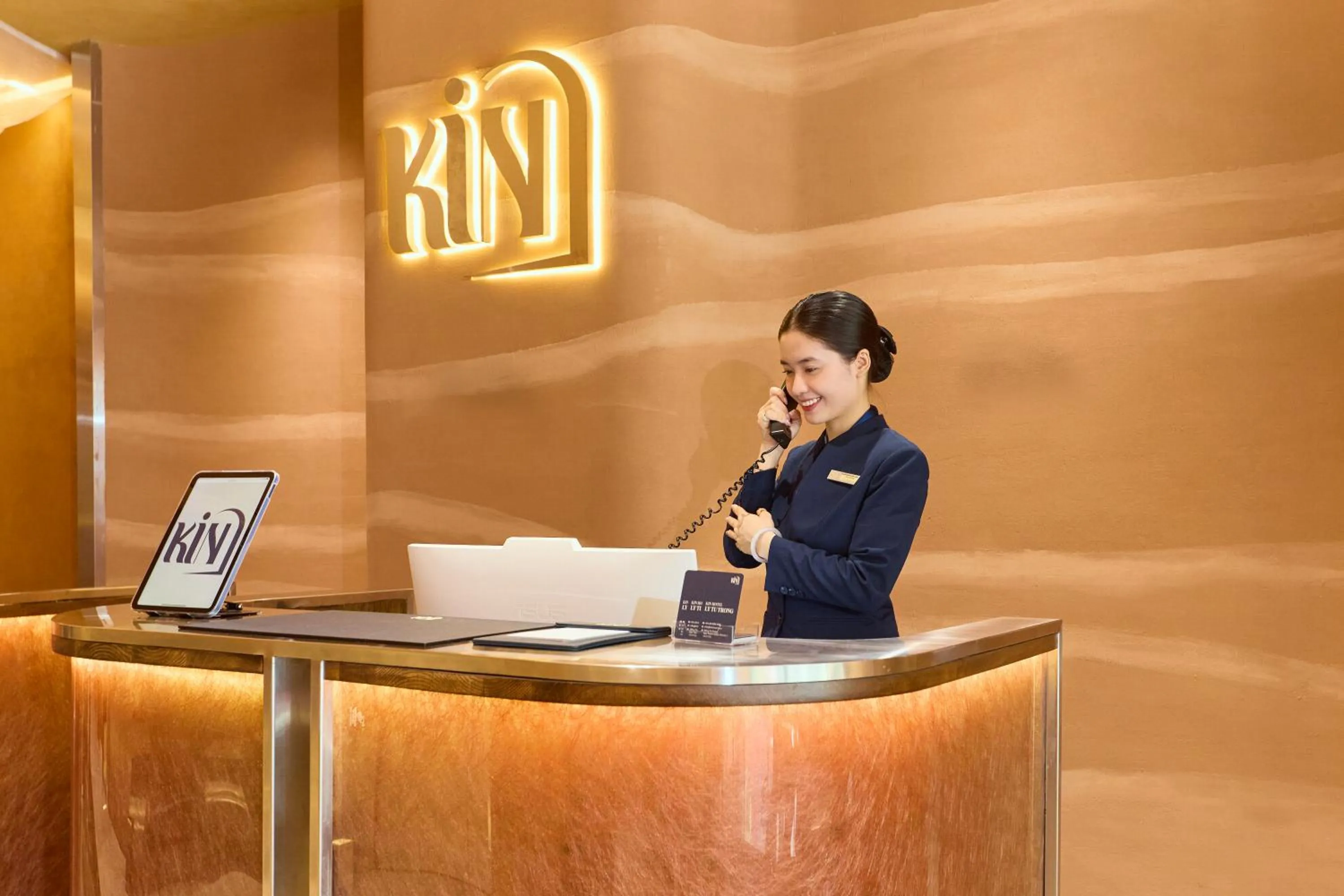 Staff in Kin Hotel Ly Tu Trong