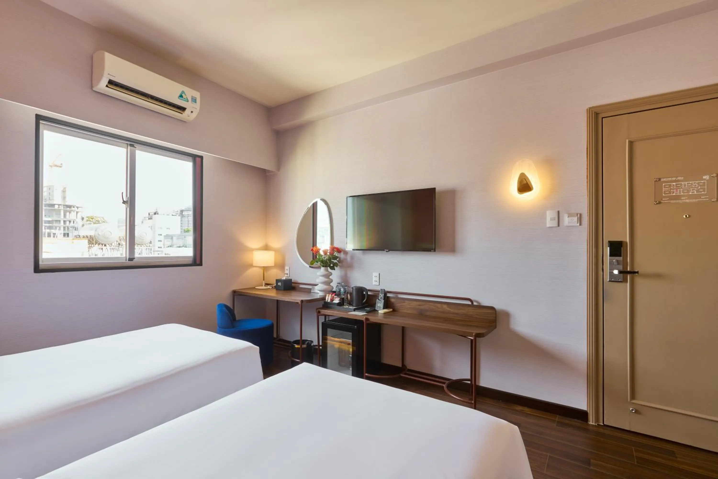 Photo of the whole room, Bed in Kin Hotel Ly Tu Trong