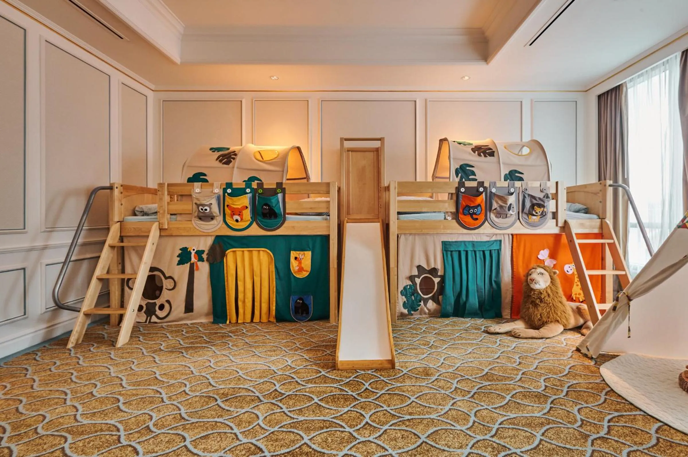 Living room in InterContinental Singapore by IHG