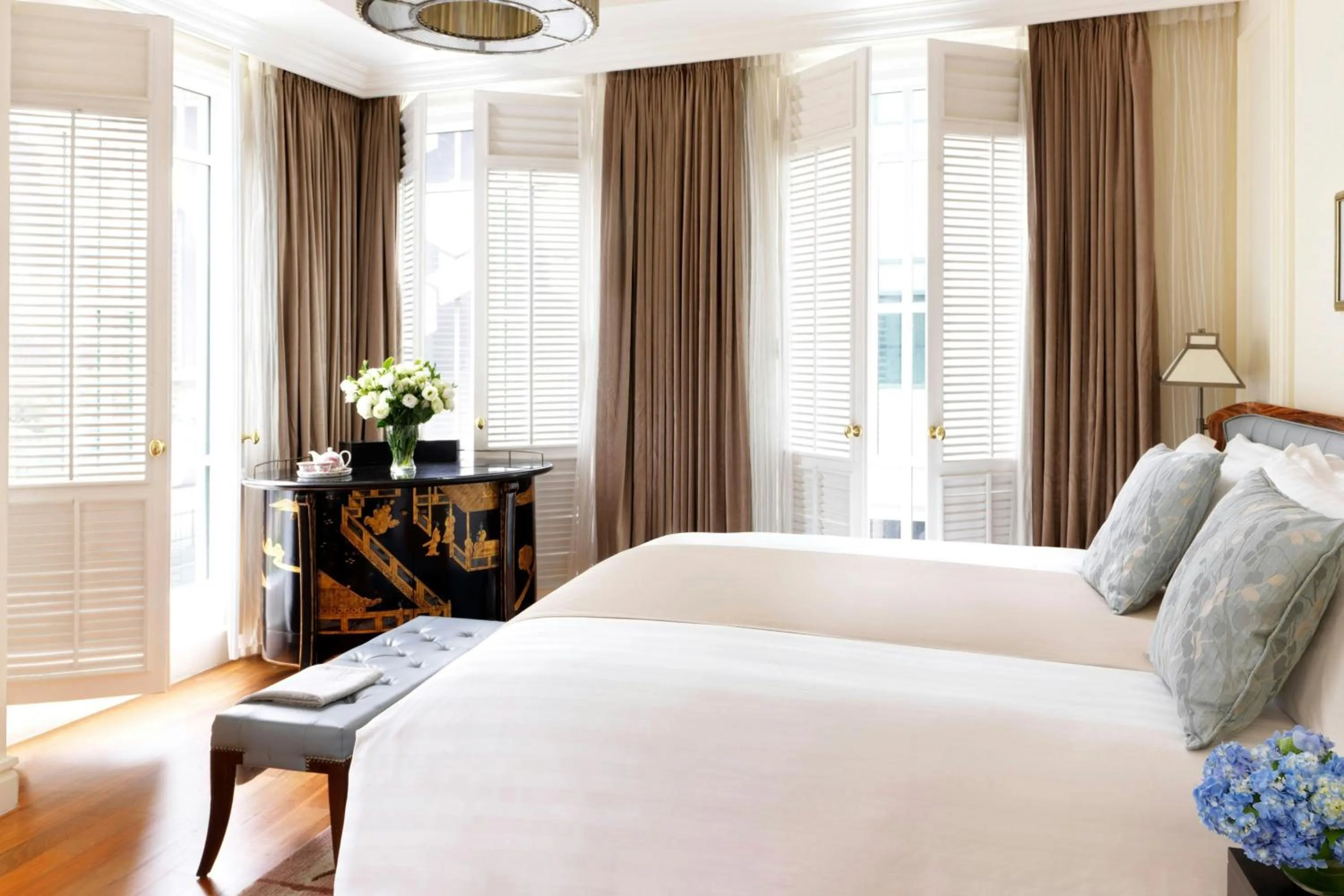 Photo of the whole room, Bed in Frasers House, a Luxury Collection Hotel, Singapore