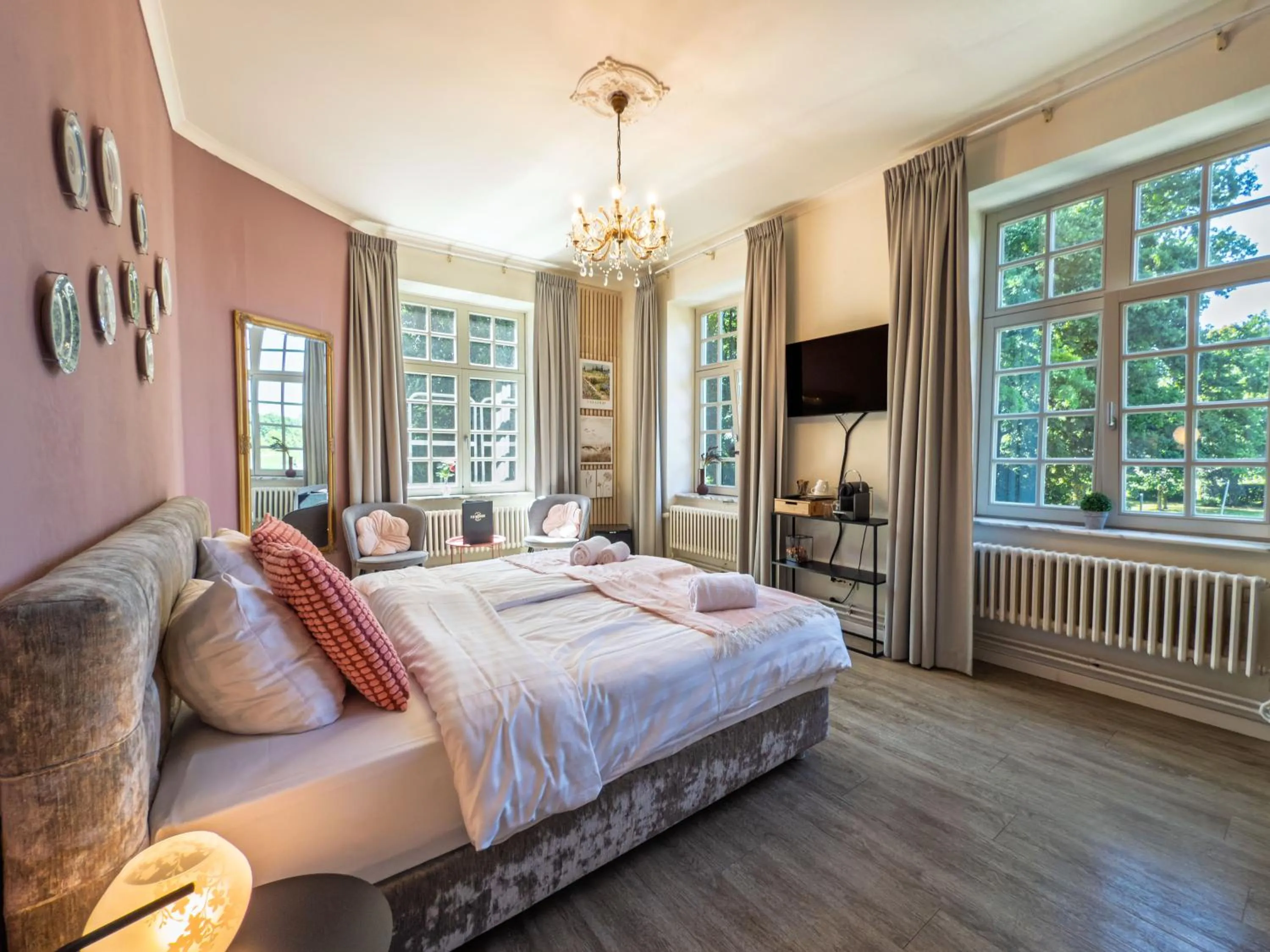 Bedroom, Bed in Kasteel Pietersheim Maastricht - Lanaken