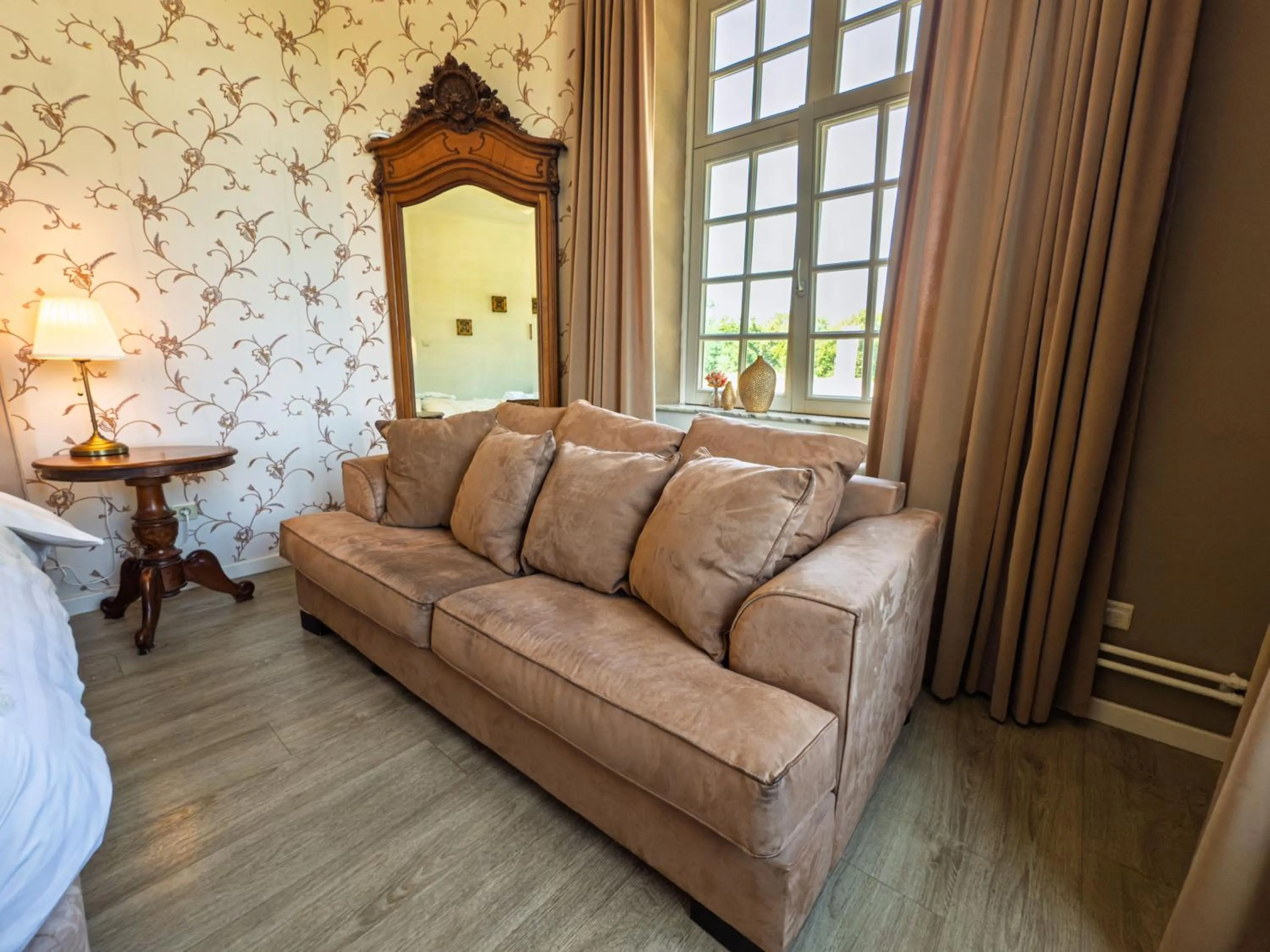 Seating area in Kasteel Pietersheim Maastricht - Lanaken