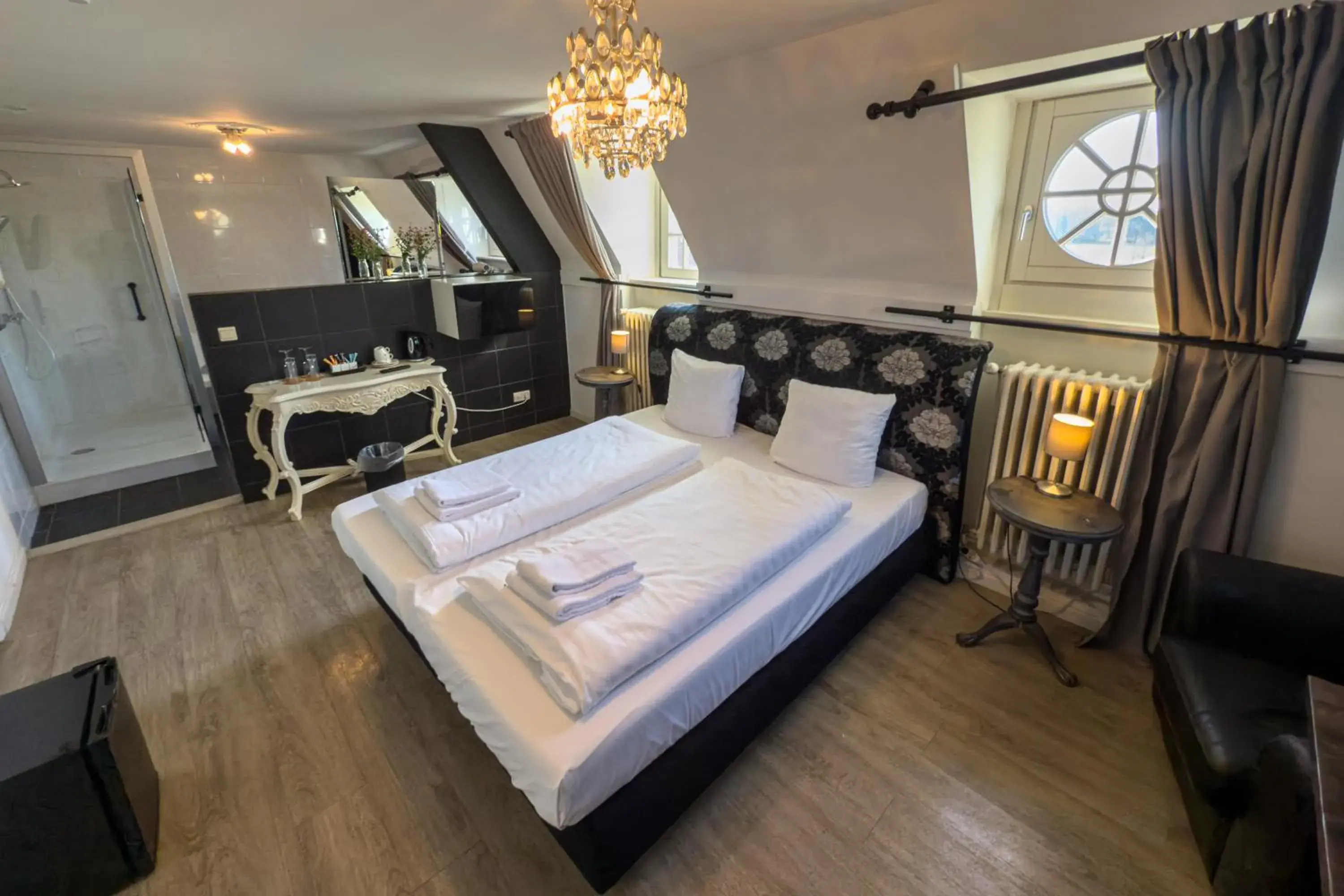 Deluxe Double Room in Kasteel Pietersheim Maastricht - Lanaken Deluxe Double Room in Kasteel Pietersheim Maastricht - Lanaken