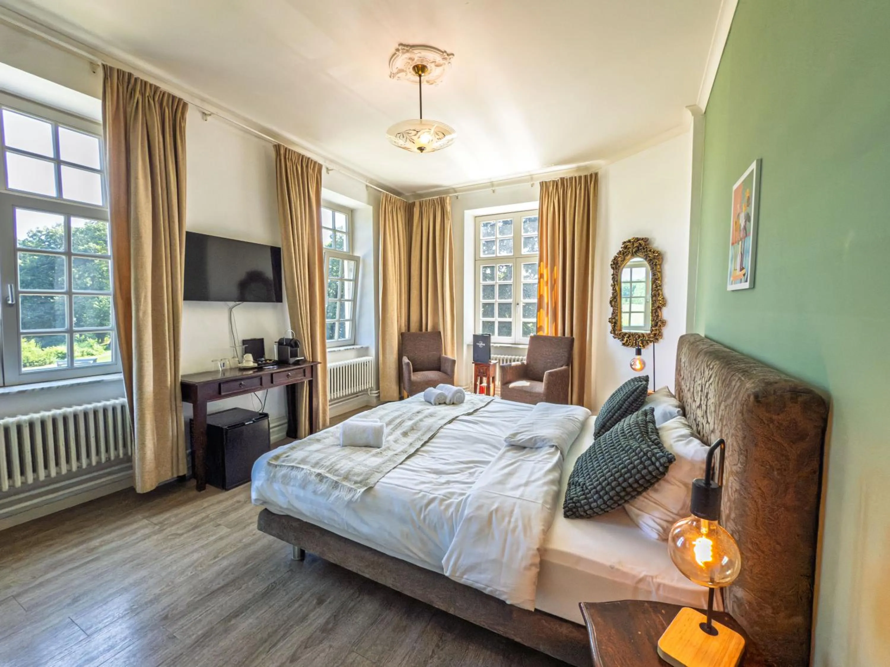 Bedroom, Bed in Kasteel Pietersheim Maastricht - Lanaken