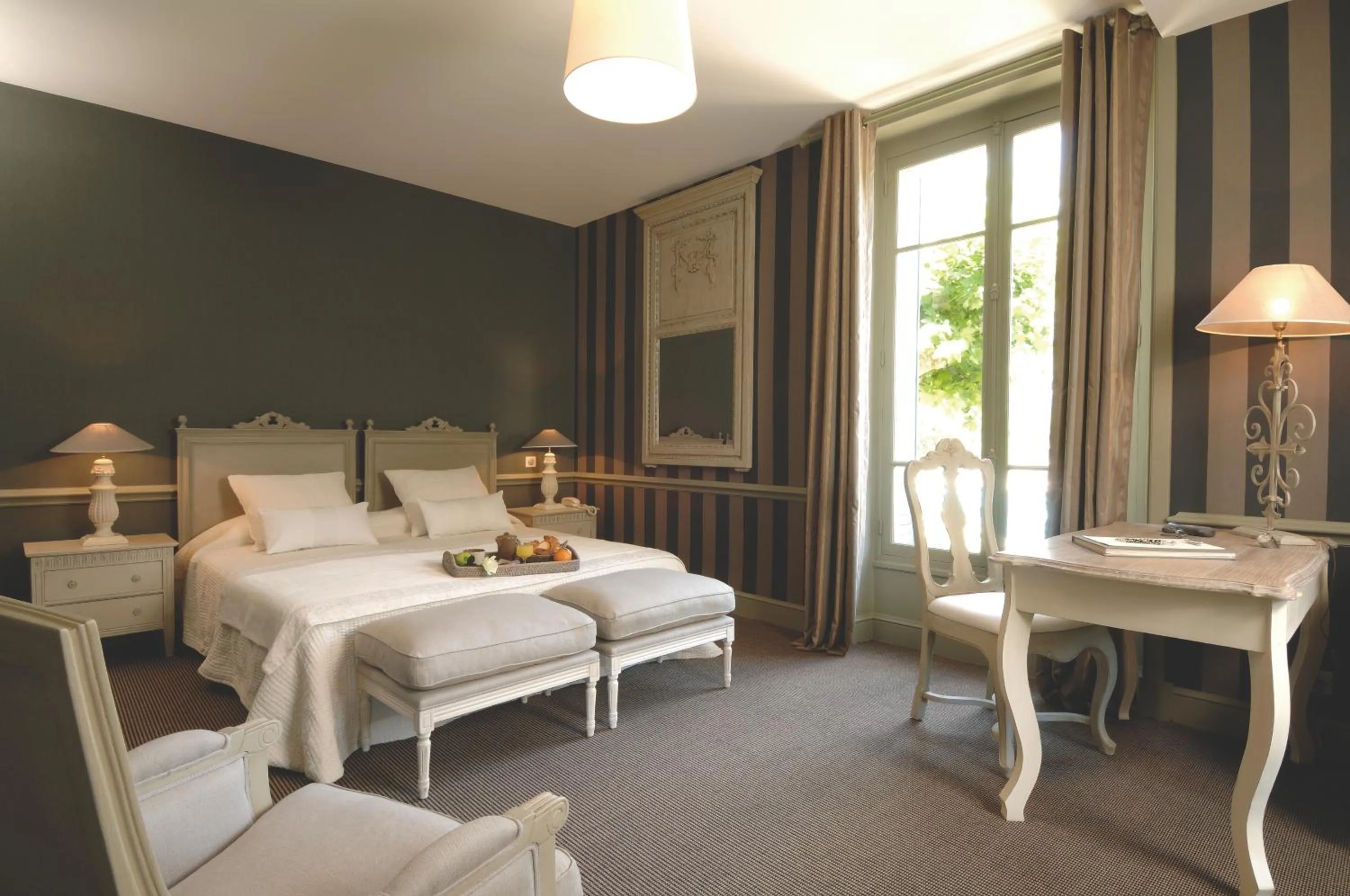 Day, Bed in Hôtel Helvie