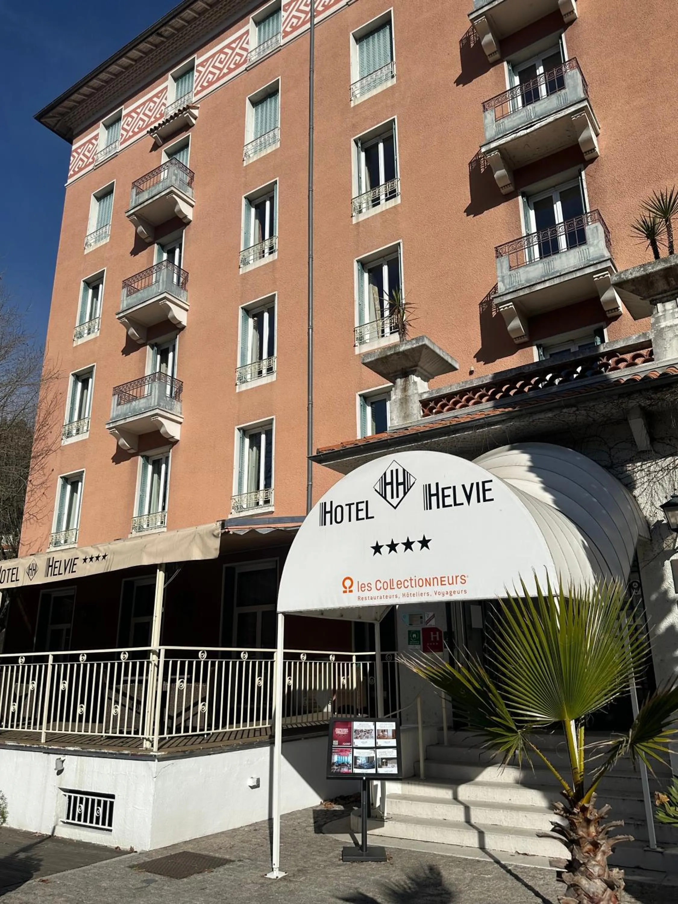 Property building in Hôtel Helvie