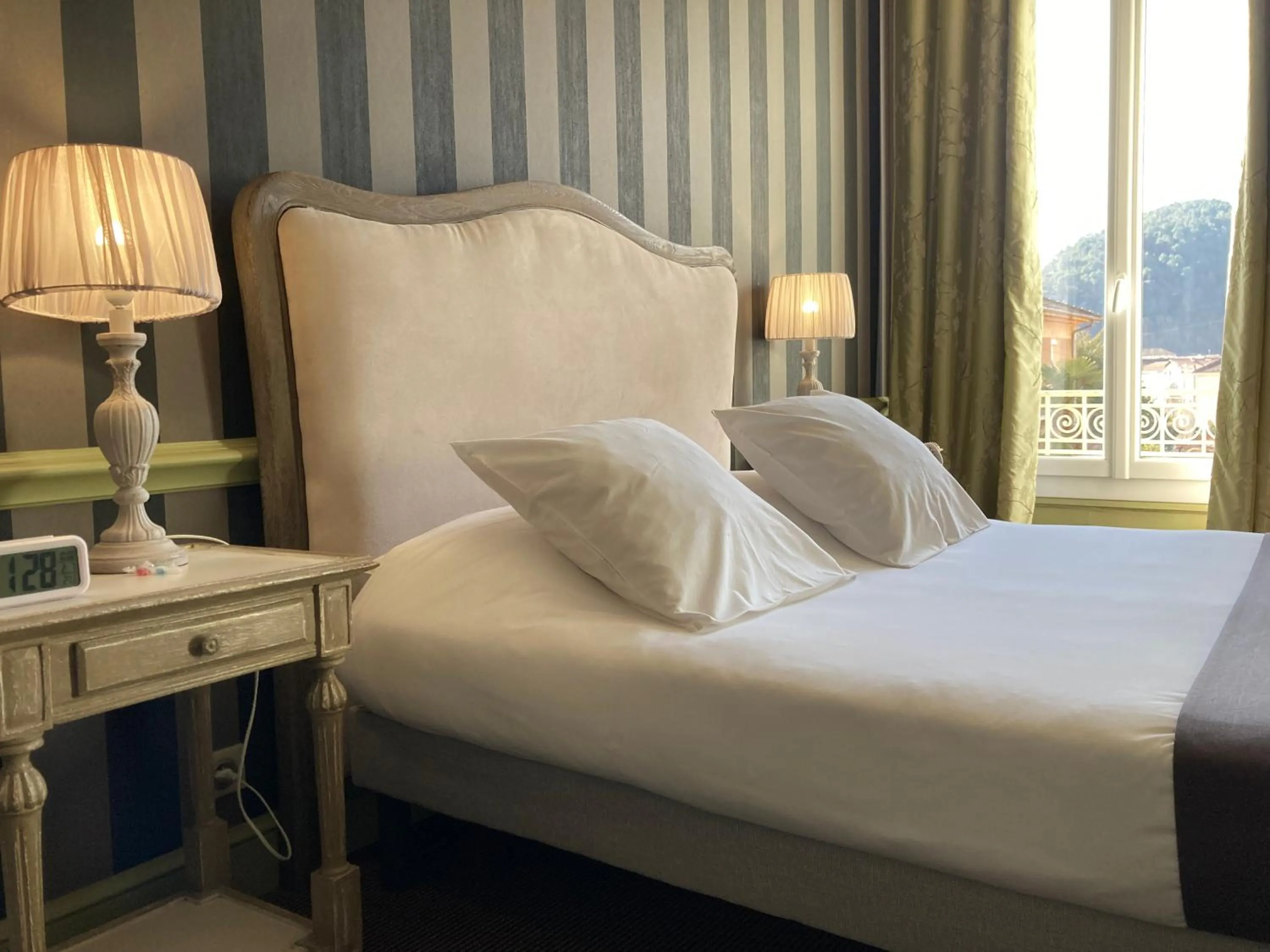 Bedroom, Bed in Hôtel Helvie