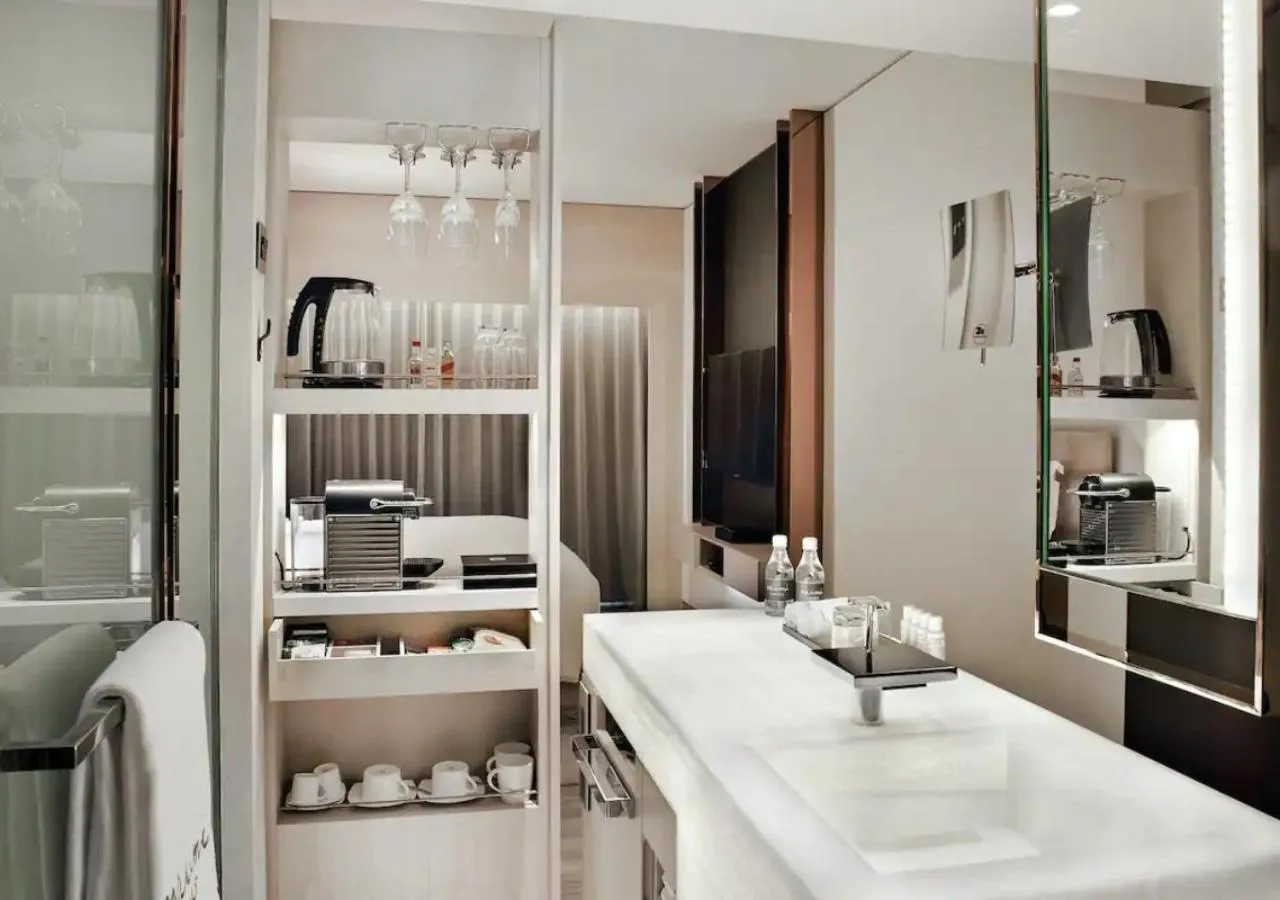 Bathroom in Naumi Hotel Singapore