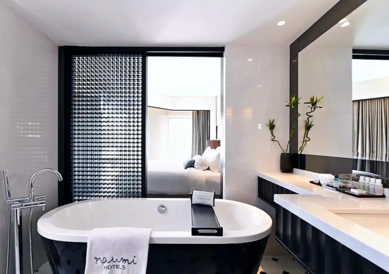 Bathroom in Naumi Hotel Singapore