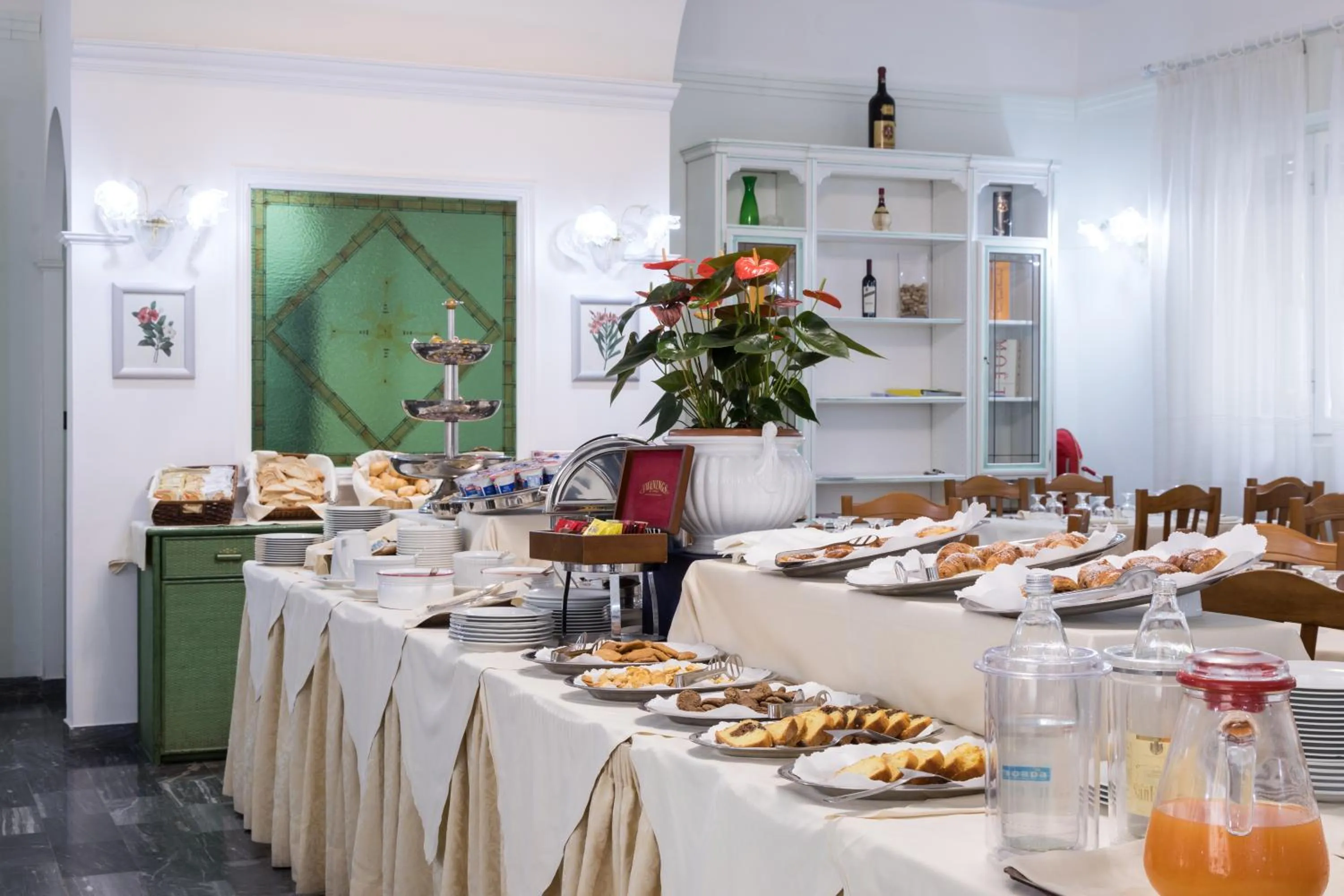 Breakfast in Hotel Astor Victoria