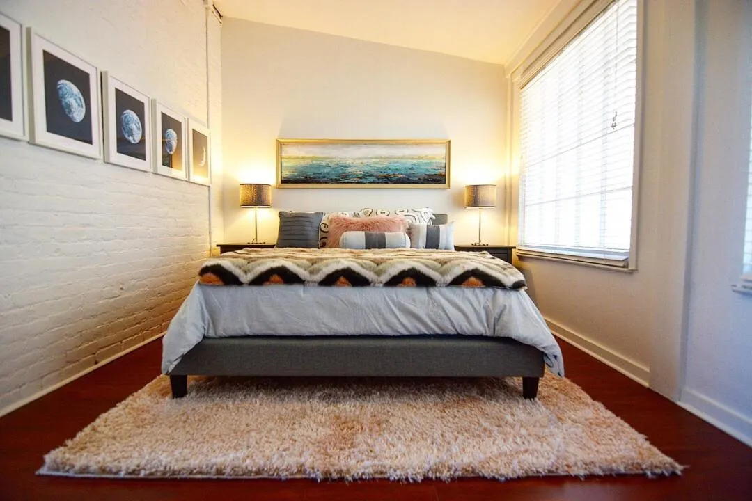 Bedroom, Bed in Downtown Memphis Shellcrest Apartments
