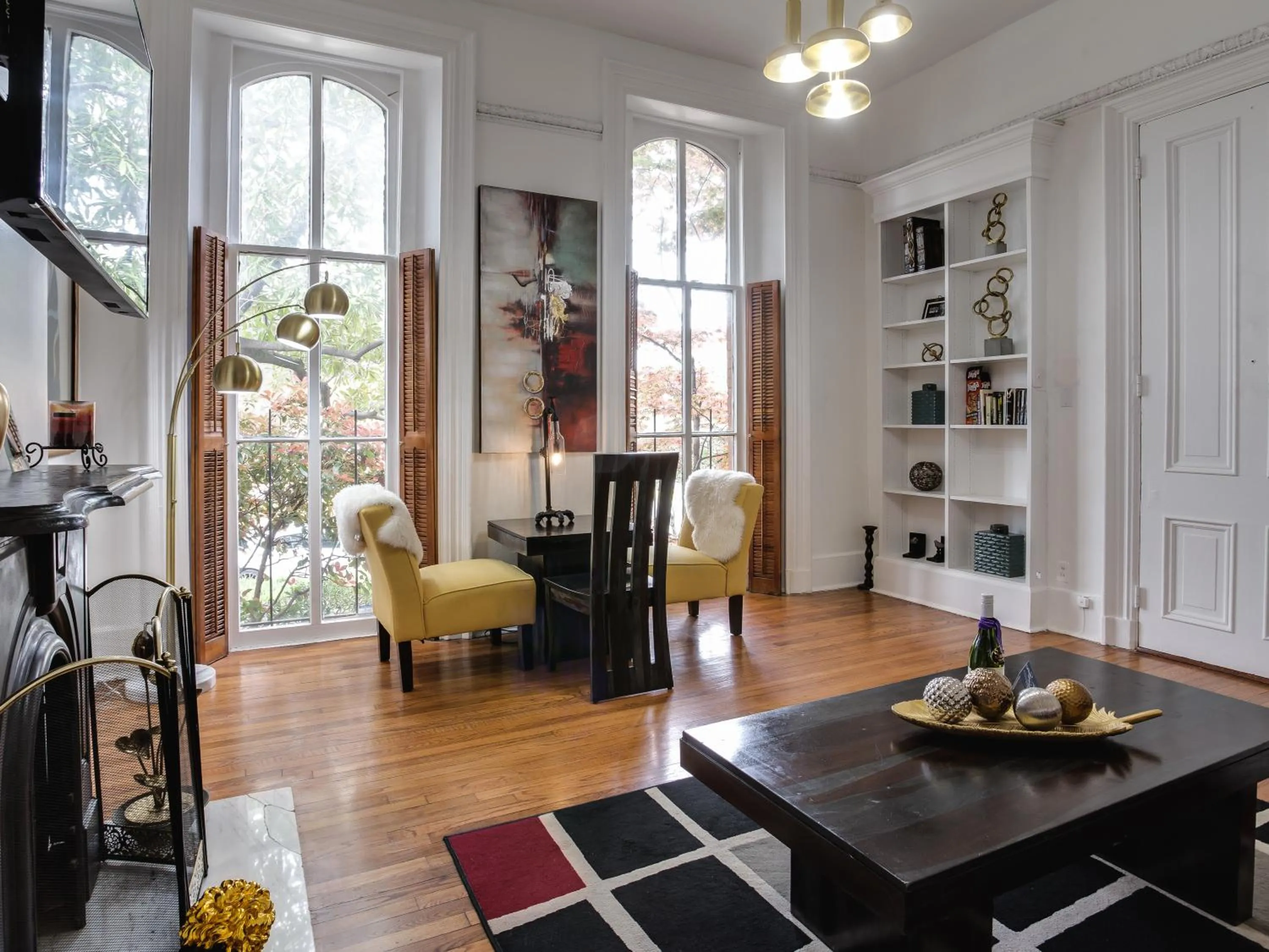 Library in Downtown Memphis Shellcrest Apartments