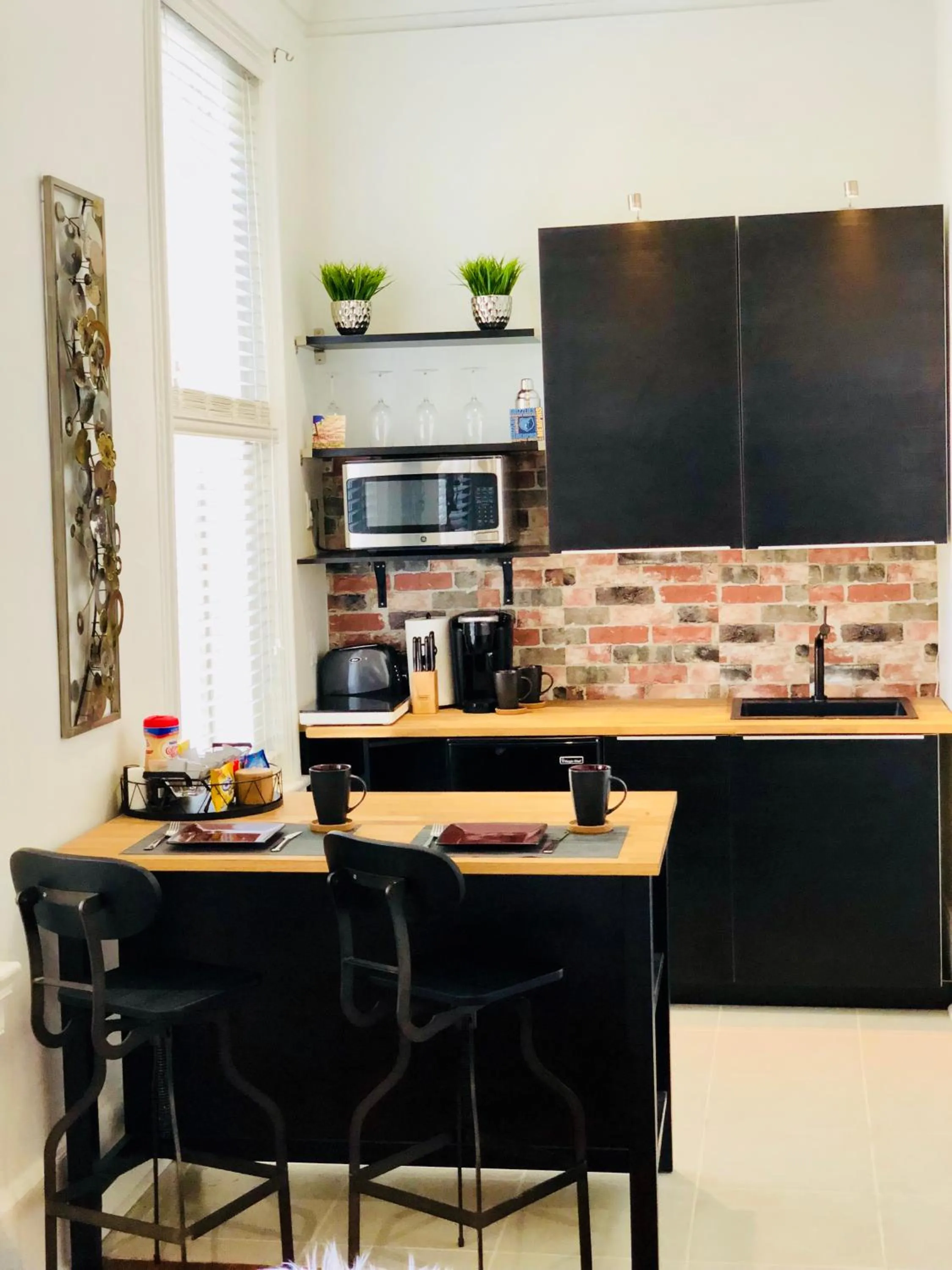 Coffee/tea facilities in Downtown Memphis Shellcrest Apartments