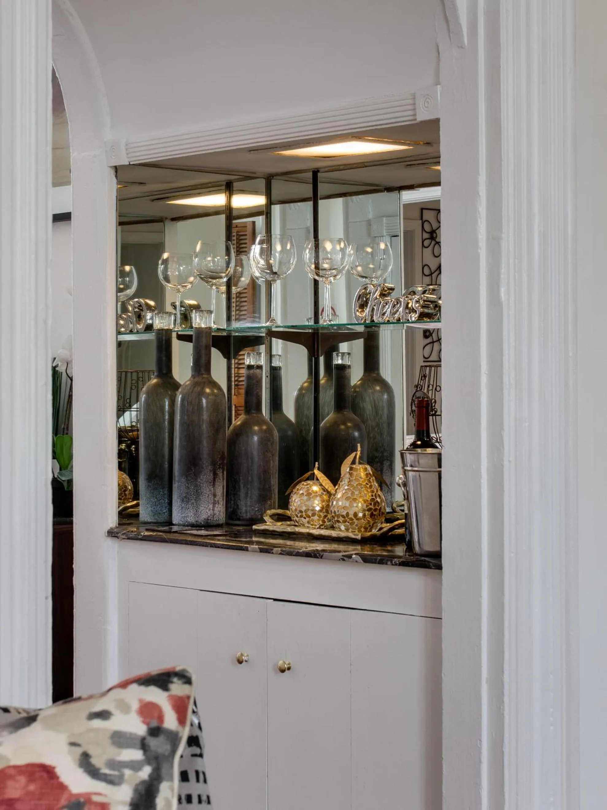 Decorative detail in Downtown Memphis Shellcrest Apartments