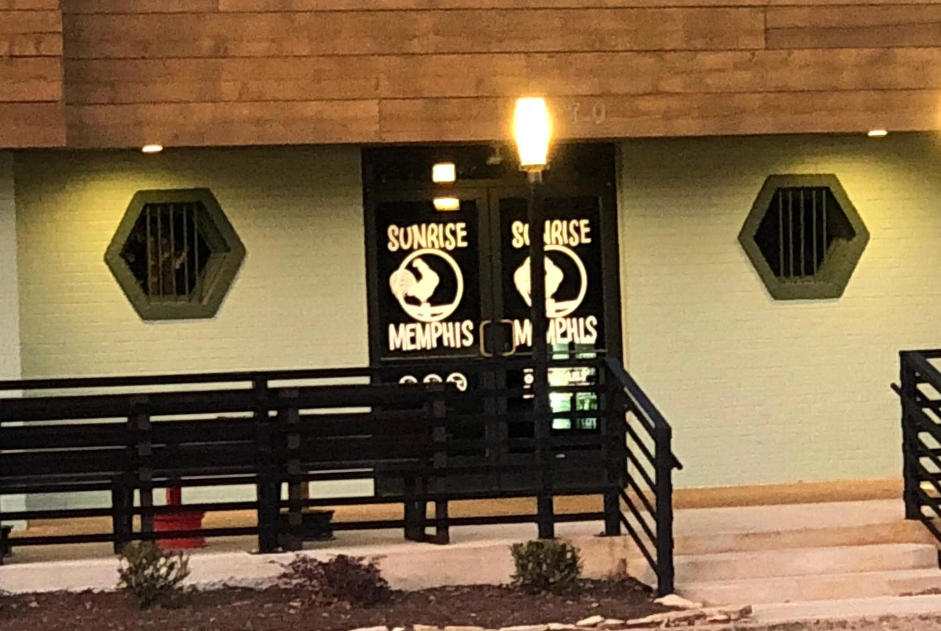 Restaurant/places to eat in Downtown Memphis Shellcrest Apartments