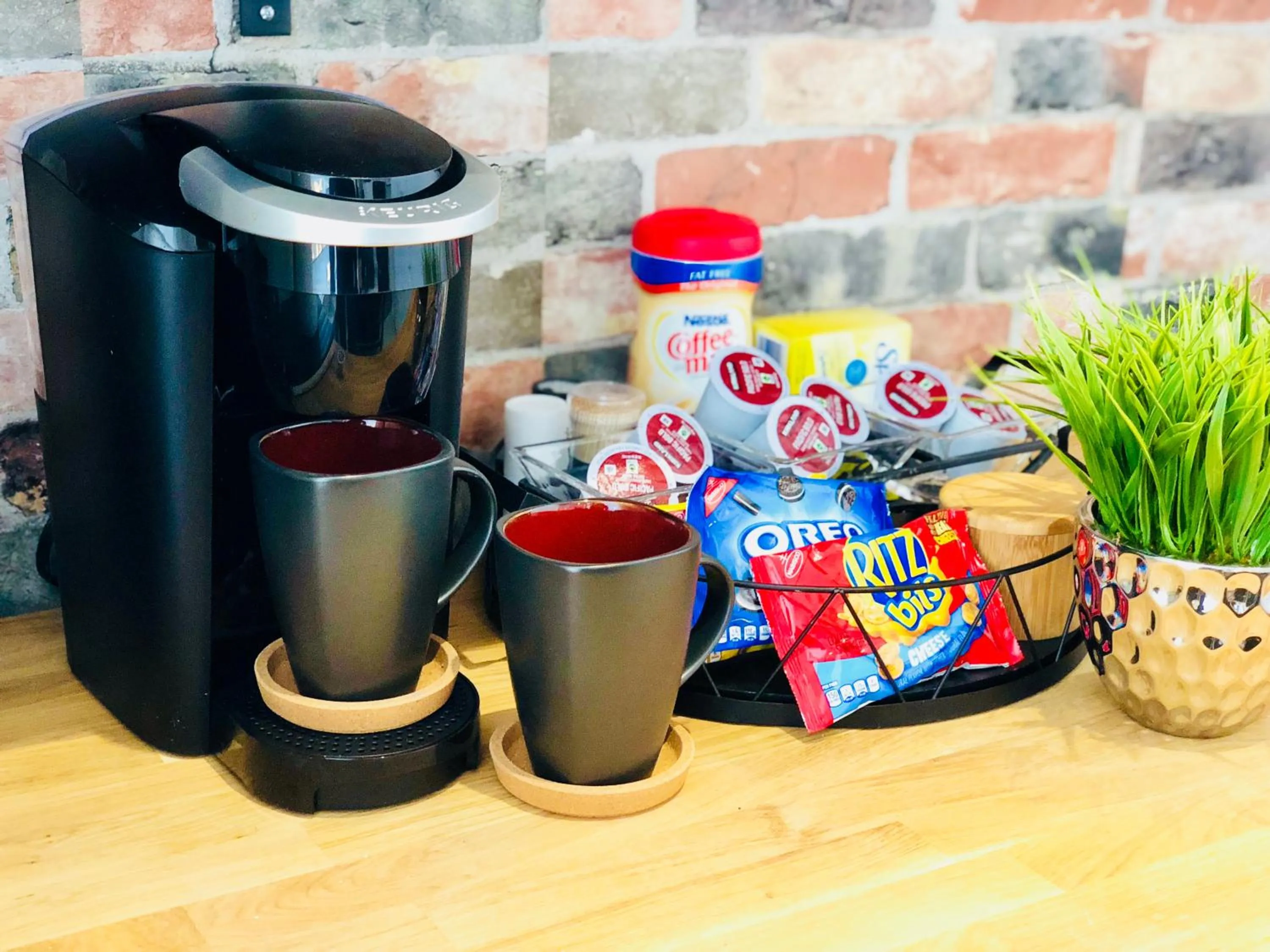 Coffee/tea facilities in Downtown Memphis Shellcrest Apartments