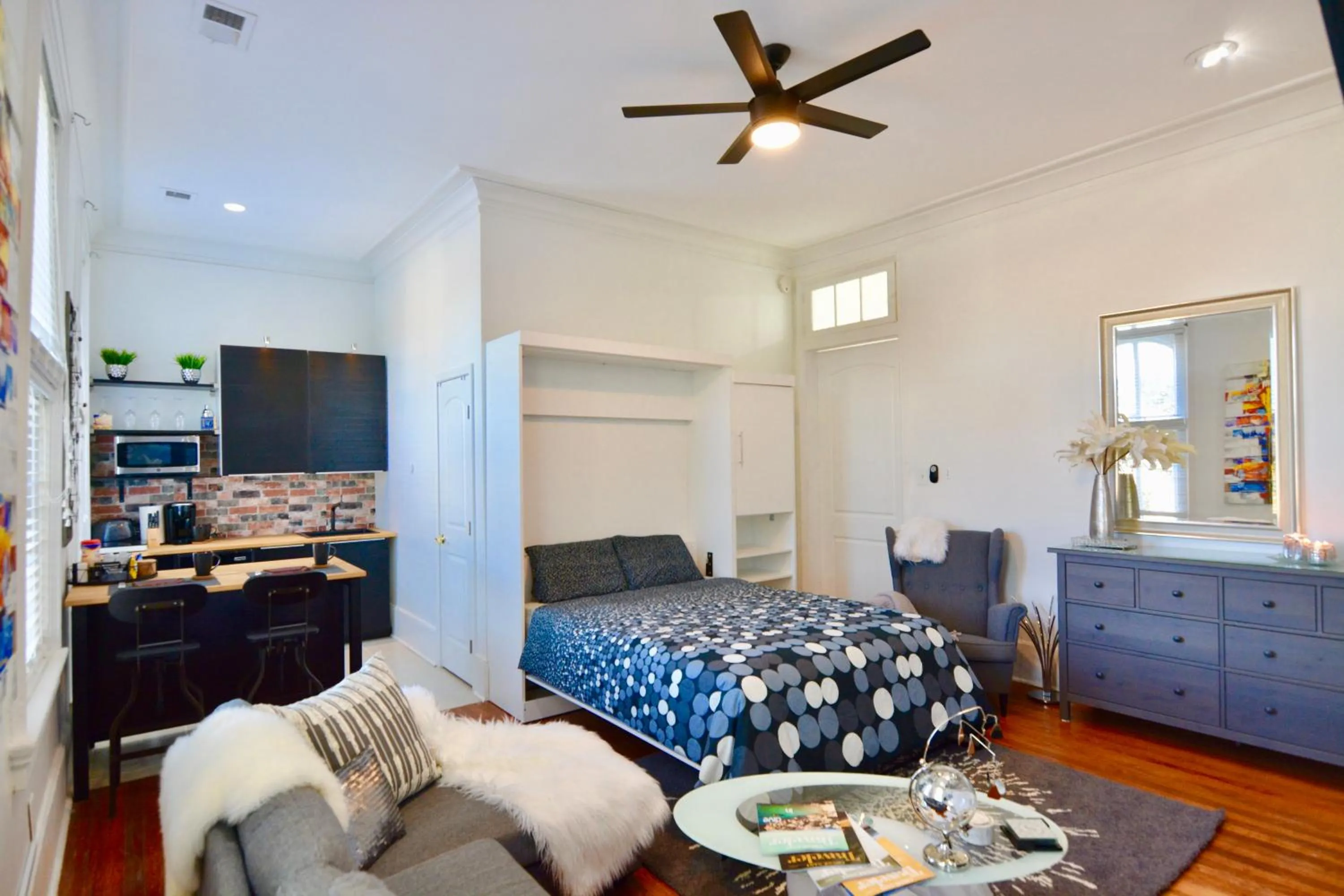 Bed in Downtown Memphis Shellcrest Apartments