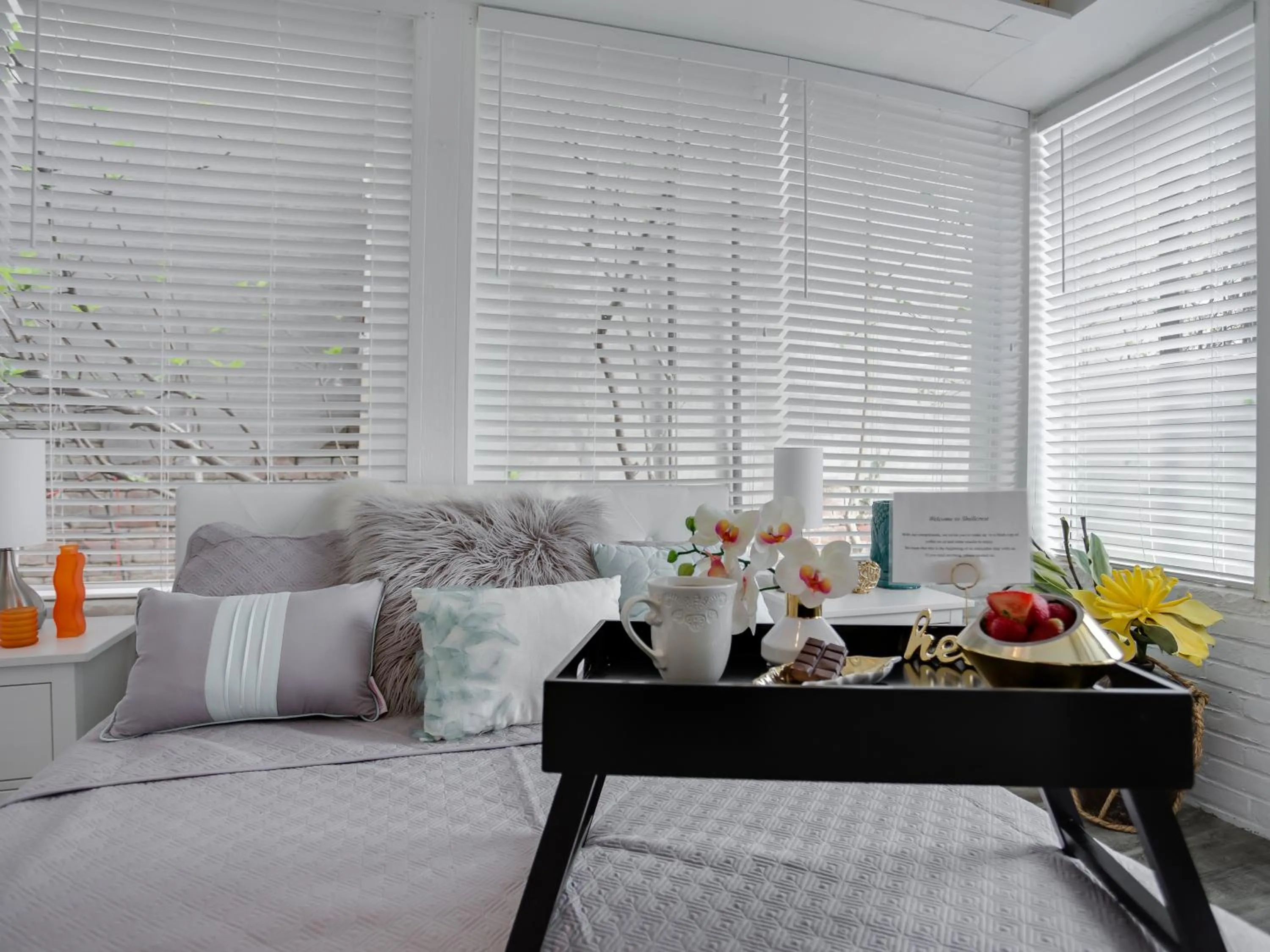 Bedroom, Bed in Downtown Memphis Shellcrest Apartments