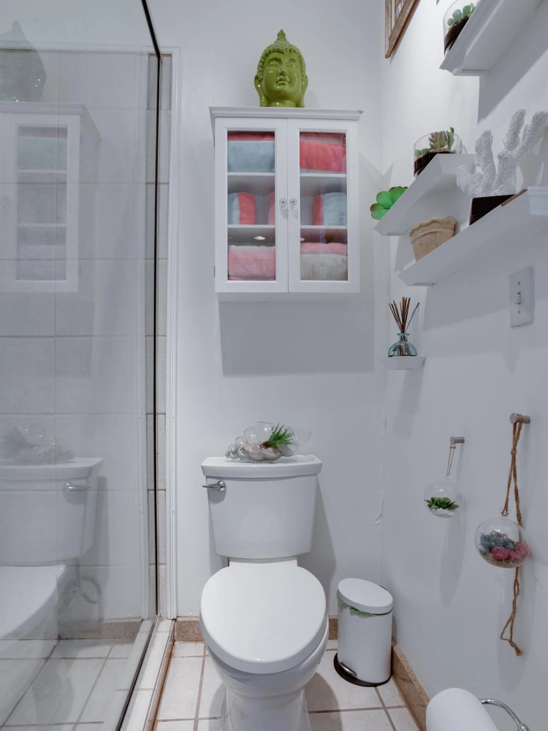 Bathroom in Downtown Memphis Shellcrest Apartments