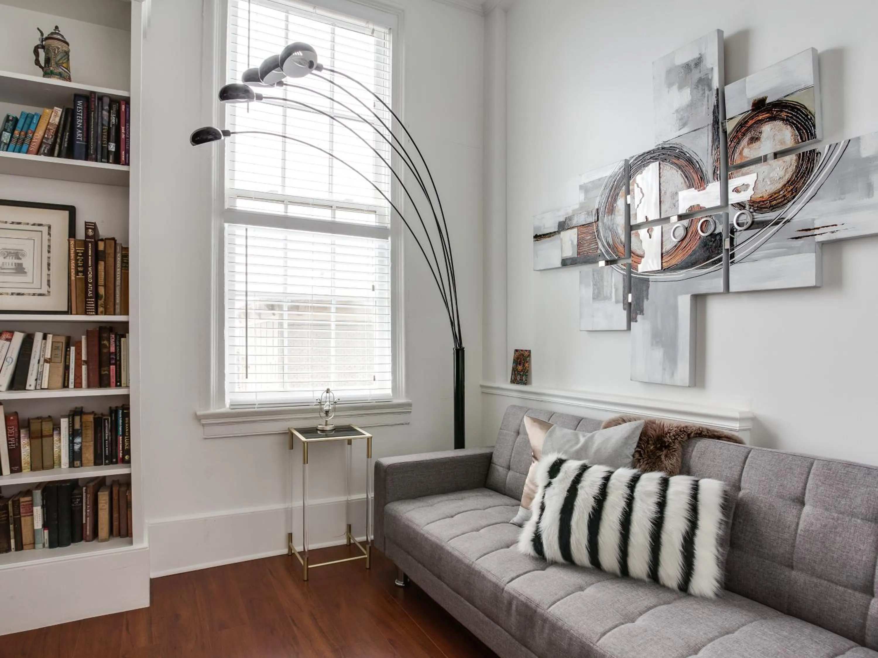 Library in Downtown Memphis Shellcrest Apartments