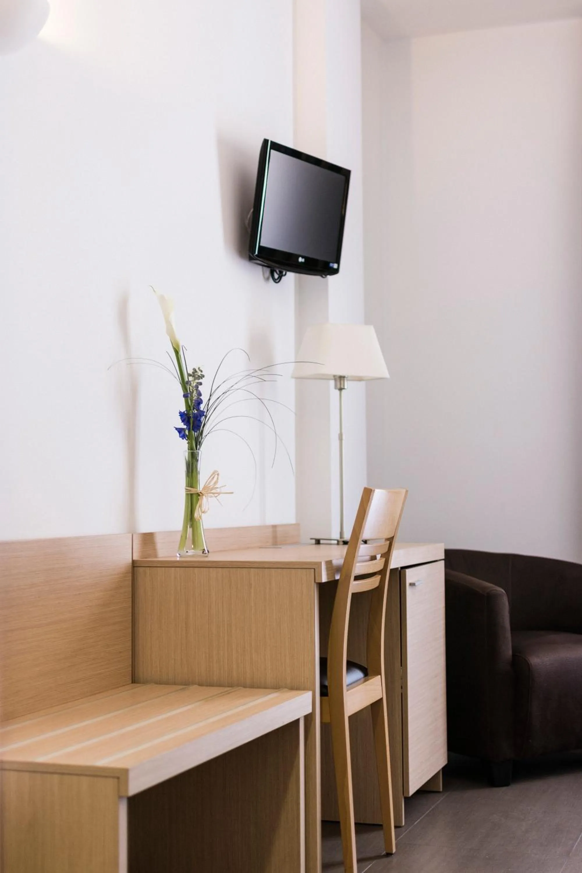 Area and facilities in Mena Plaza