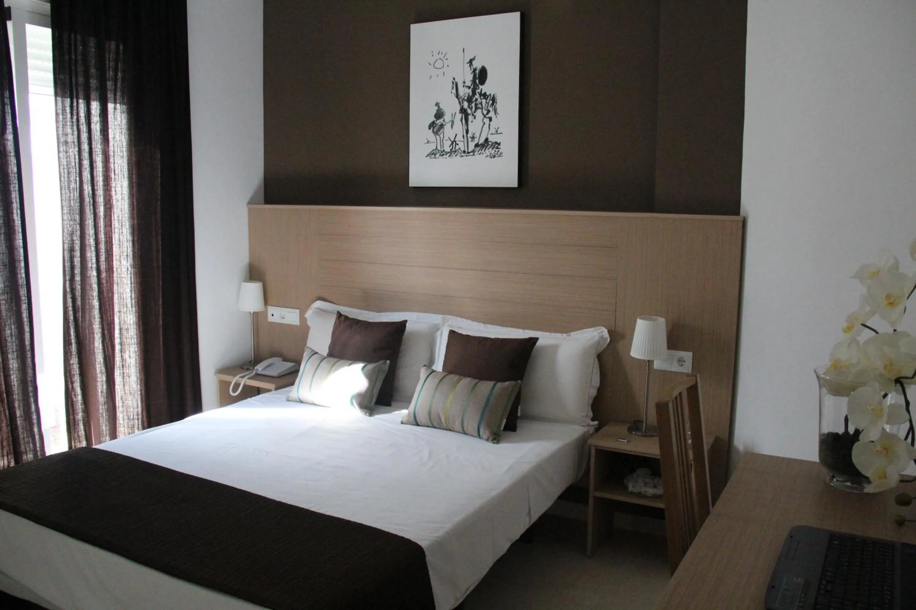 Photo of the whole room, Bed in Mena Plaza