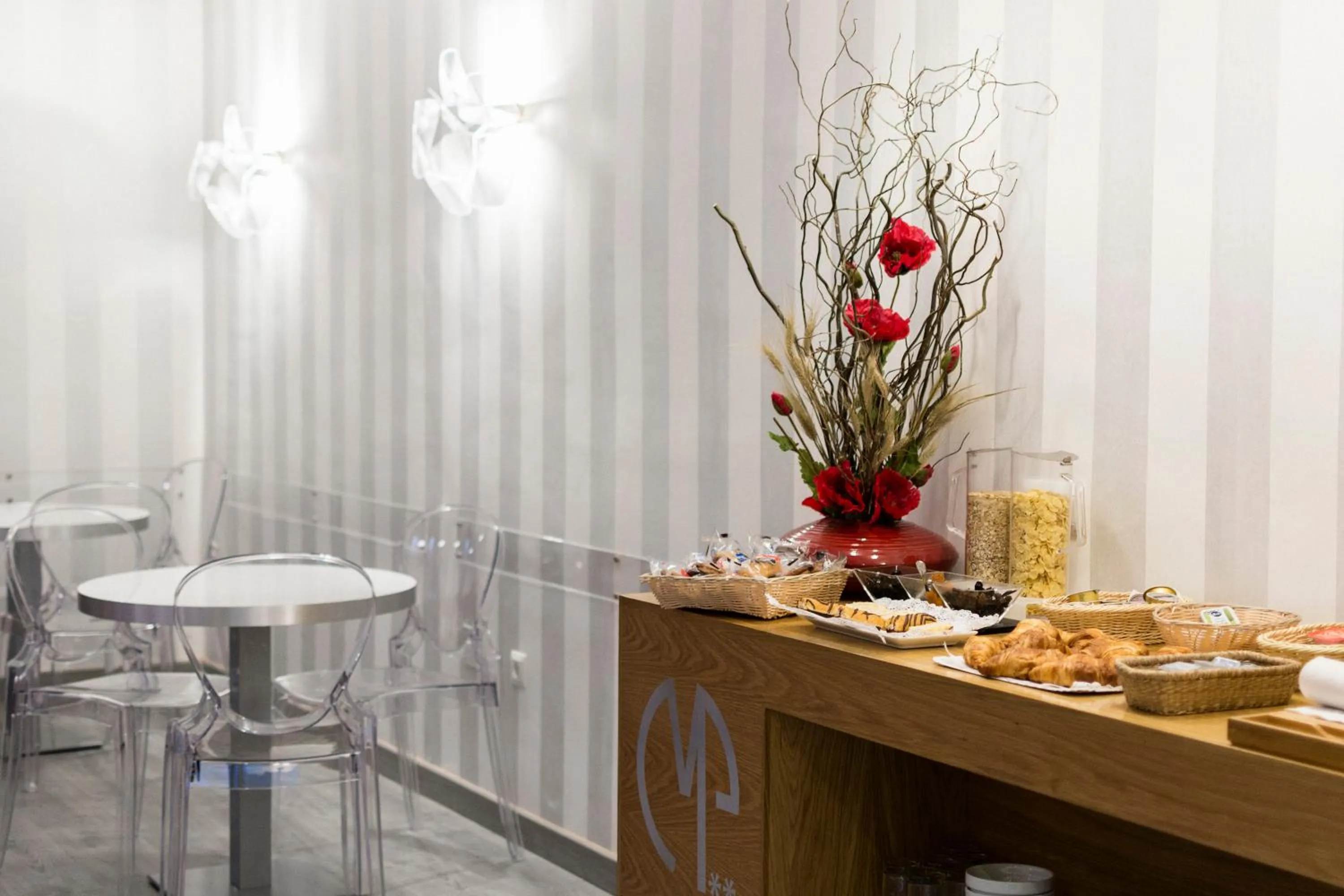 Restaurant/places to eat in Mena Plaza