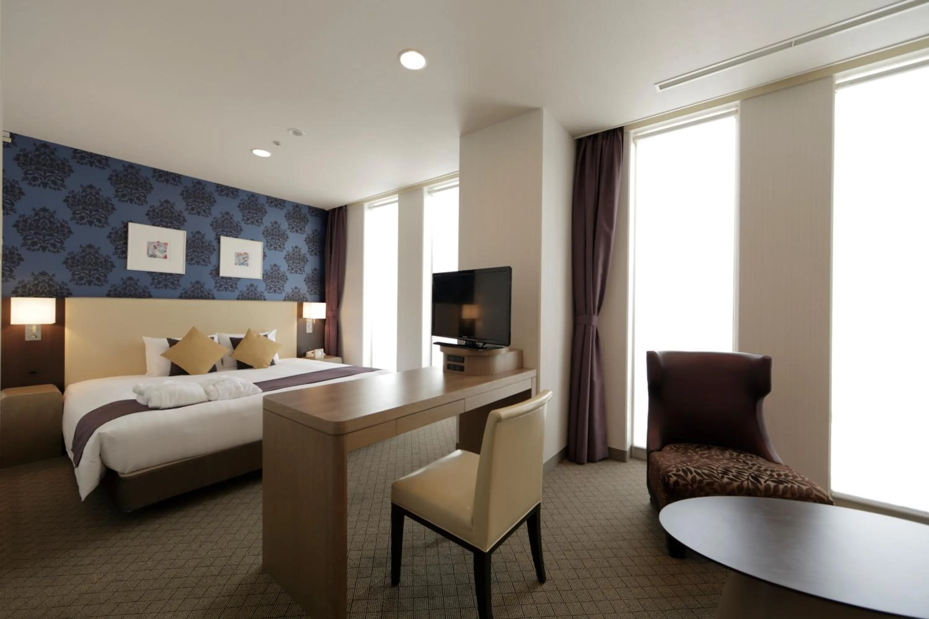 Photo of the whole room, Bed in Mercure Yokosuka