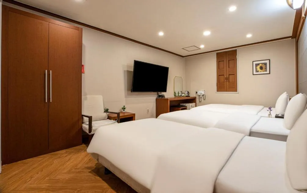 Photo of the whole room, Bed in Incheon Airtel