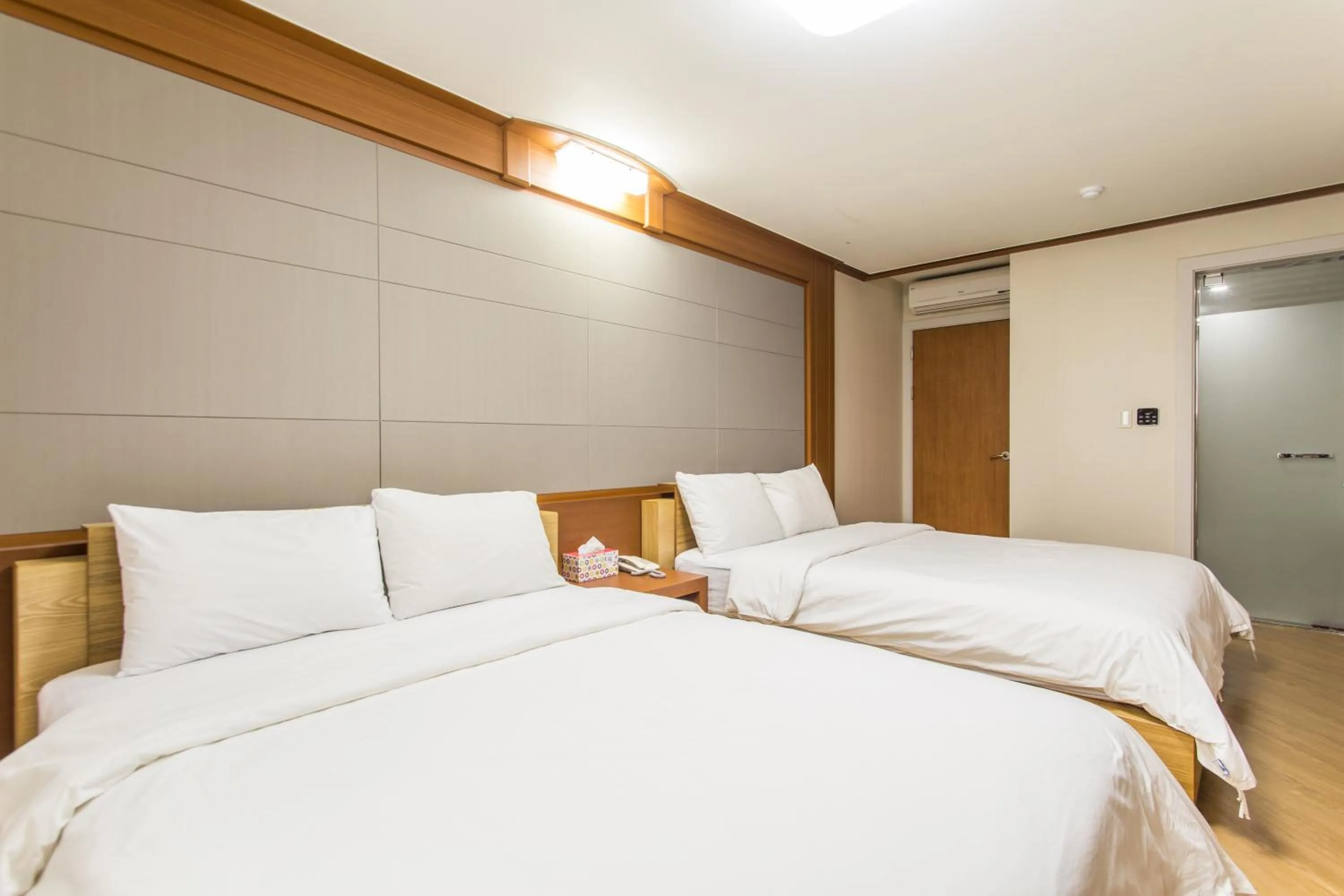 Photo of the whole room, Bed in Incheon Airtel