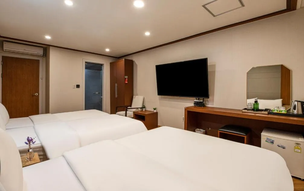 Photo of the whole room, Bed in Incheon Airtel