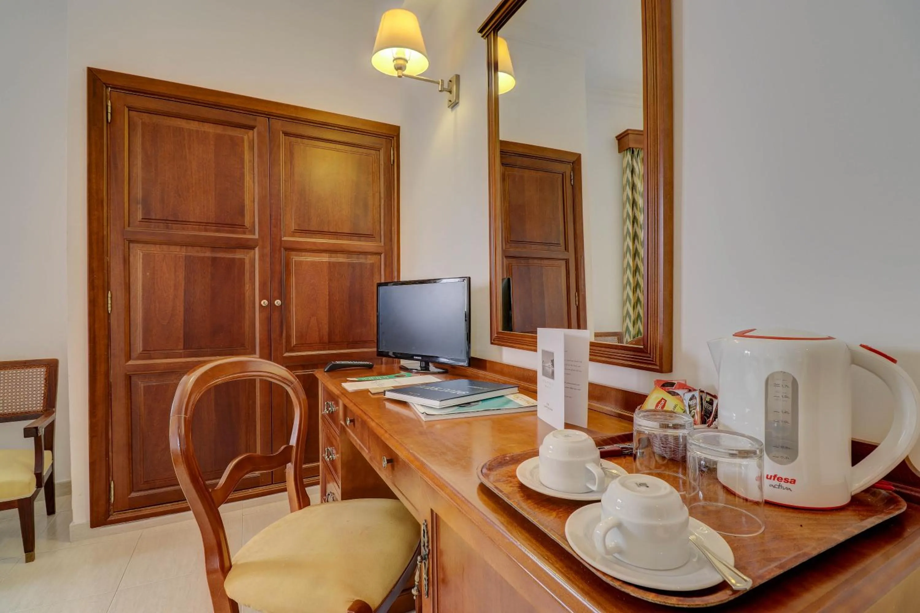 Coffee/tea facilities in Hotel Sis Pins