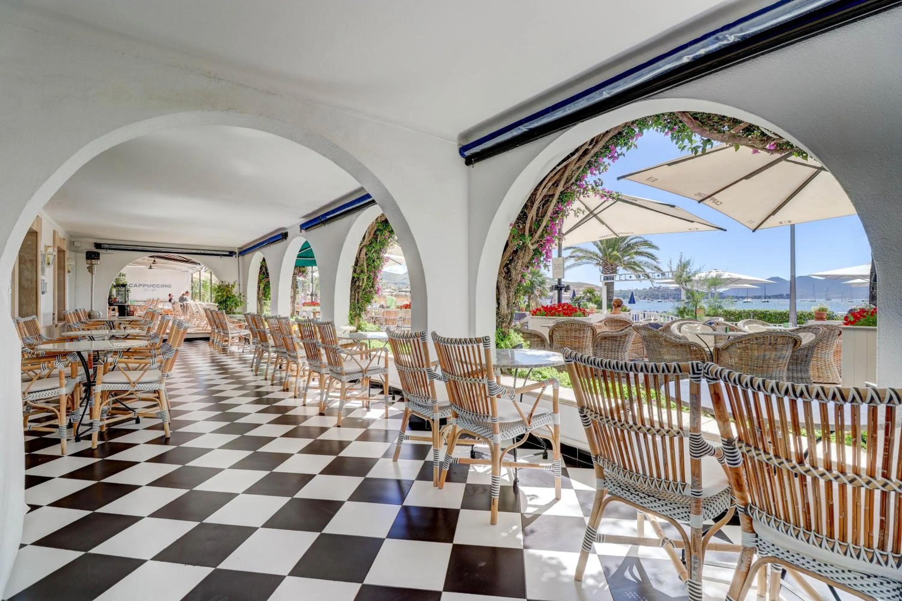 Restaurant/places to eat in Hotel Sis Pins