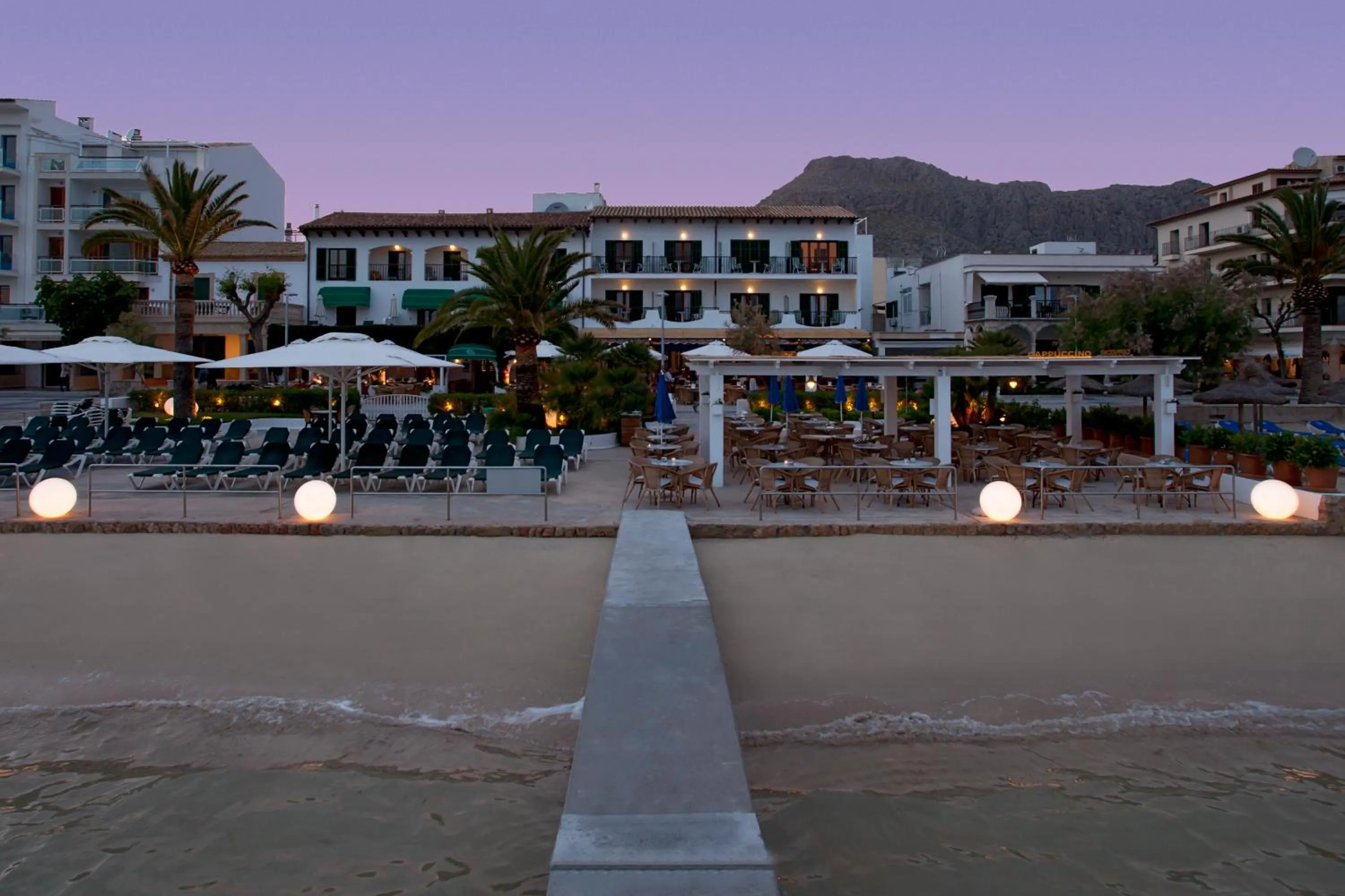 Property building in Hotel Sis Pins