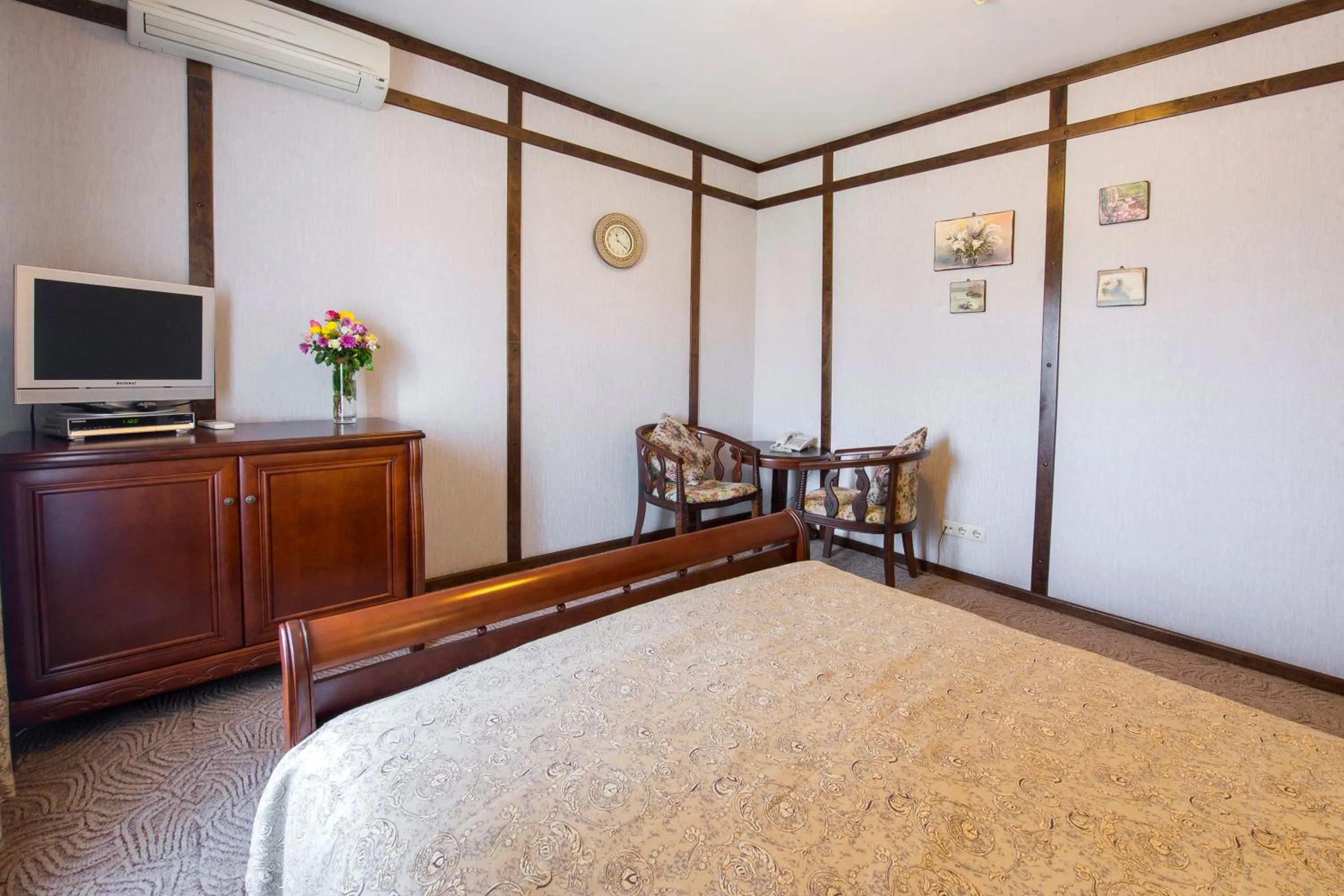 Photo of the whole room, Bed in Oselya Hotel