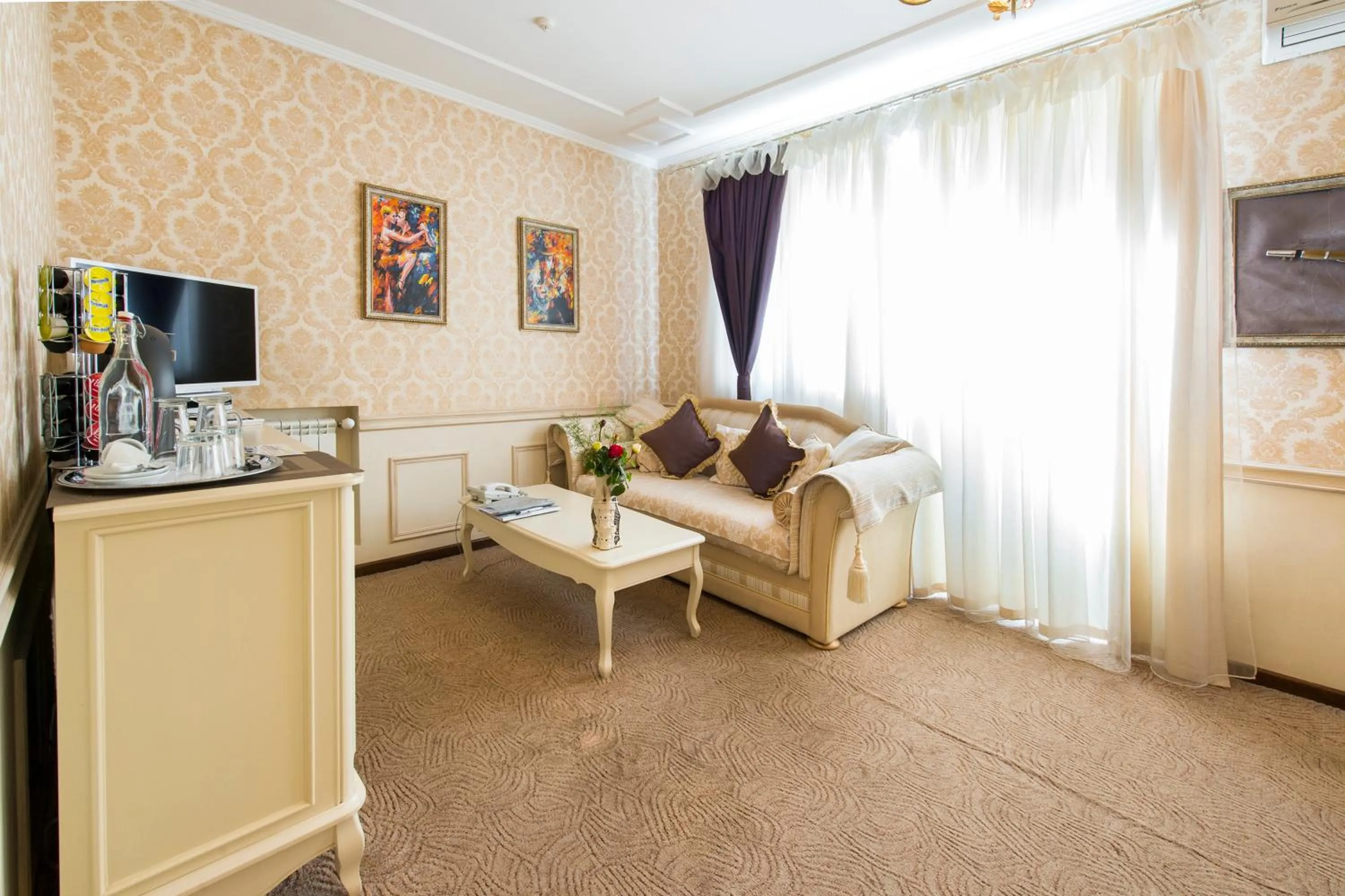 Photo of the whole room, Bed in Oselya Hotel