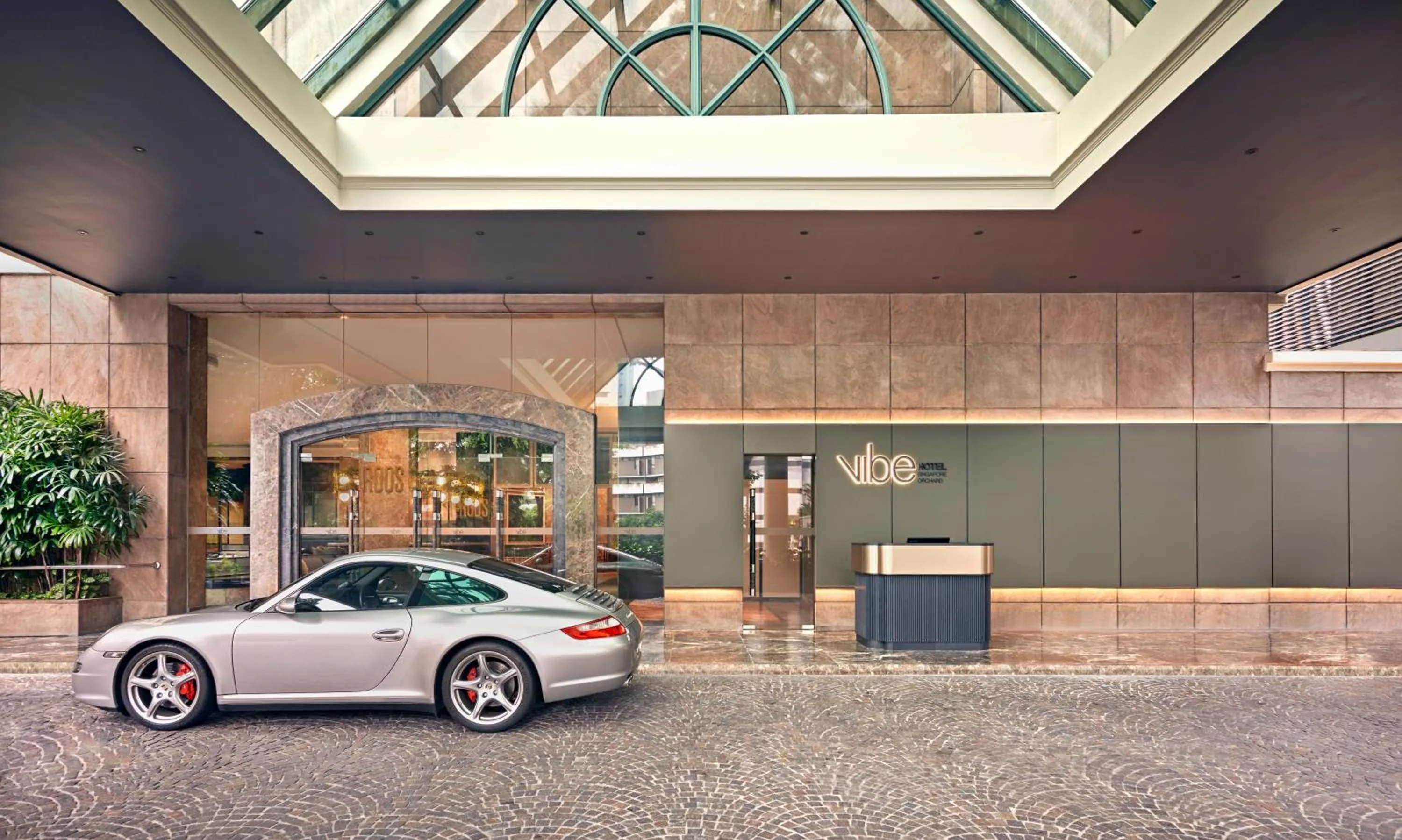 Facade/entrance in Vibe Hotel Singapore Orchard