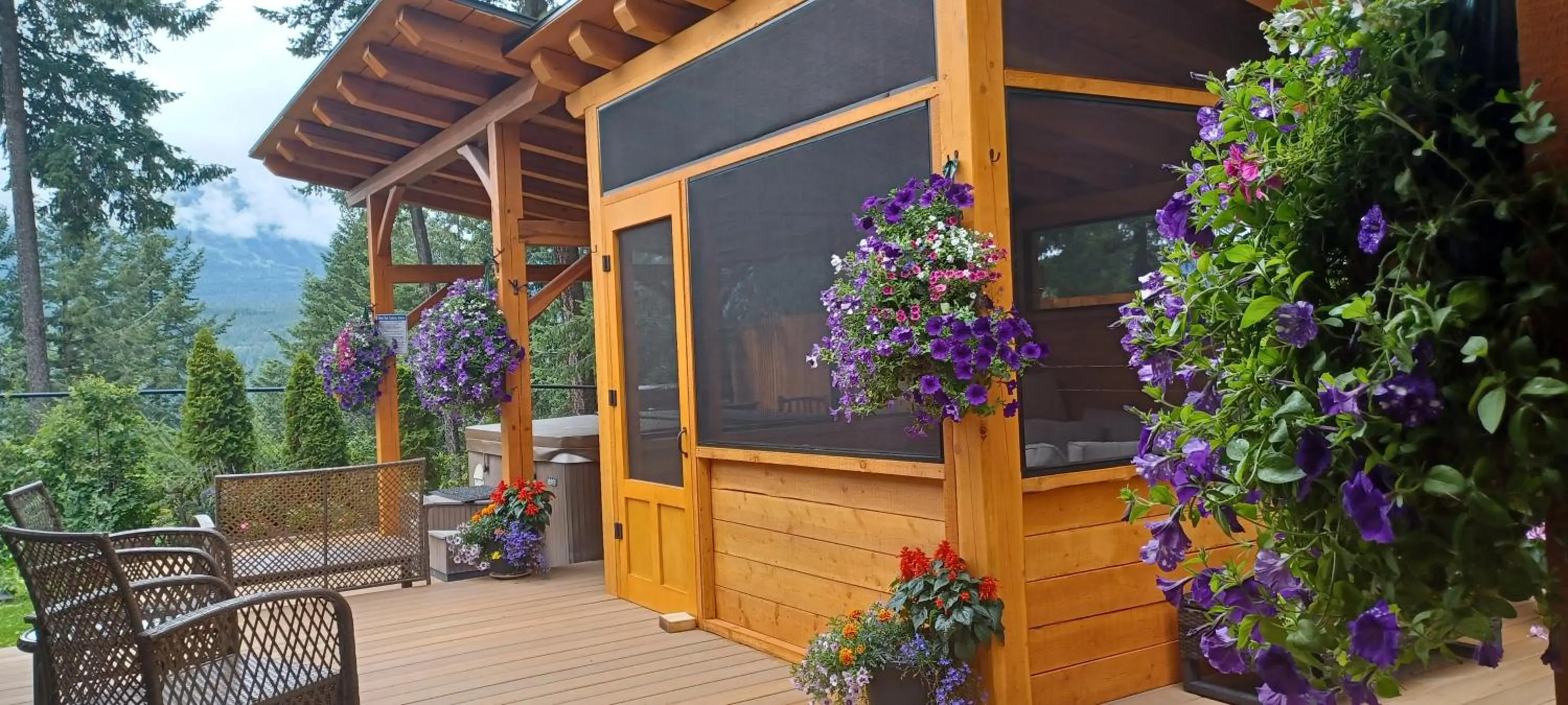 Hot Tub in Deer Ridge B&B