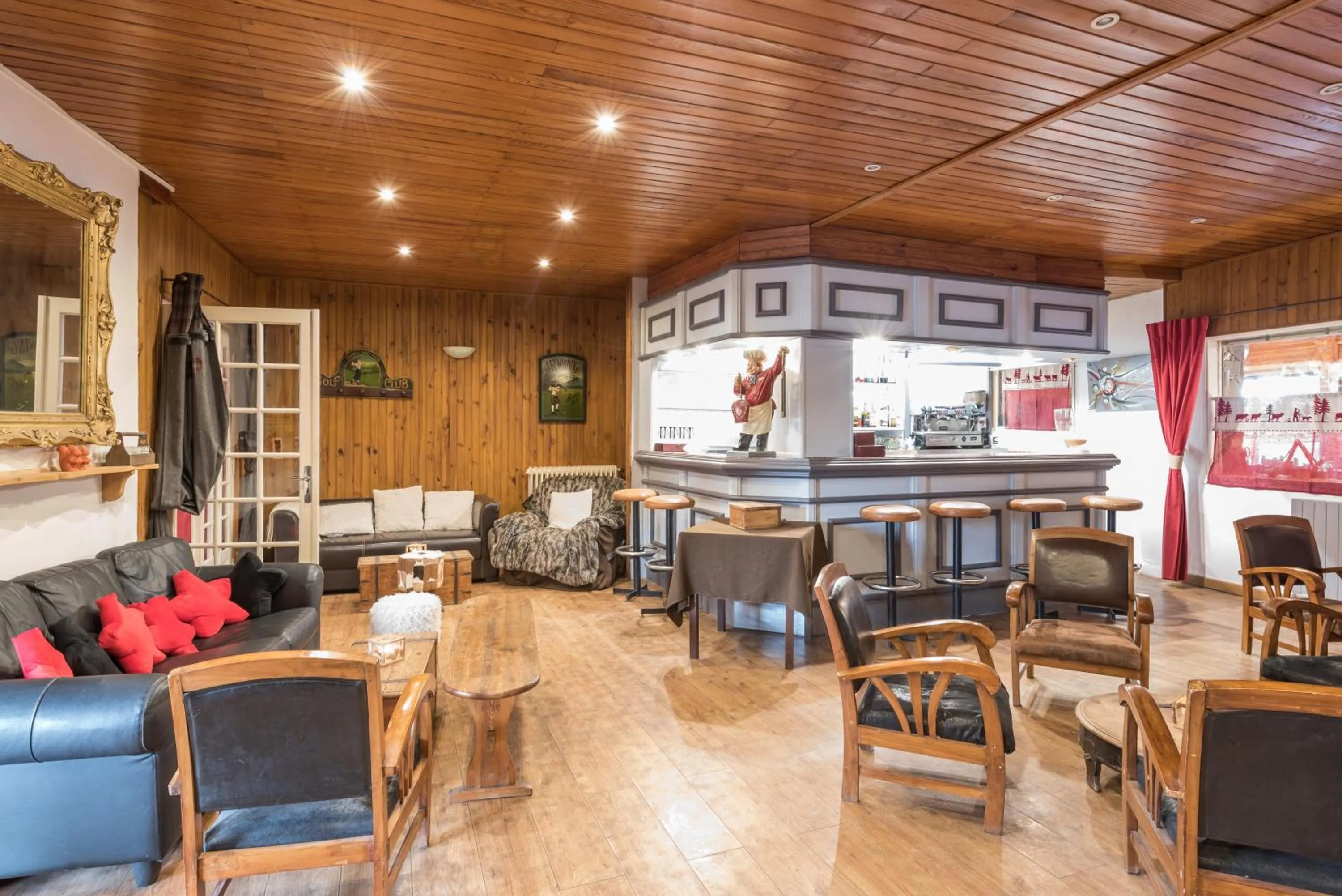Lounge or bar in Hotel l'Ecureuil