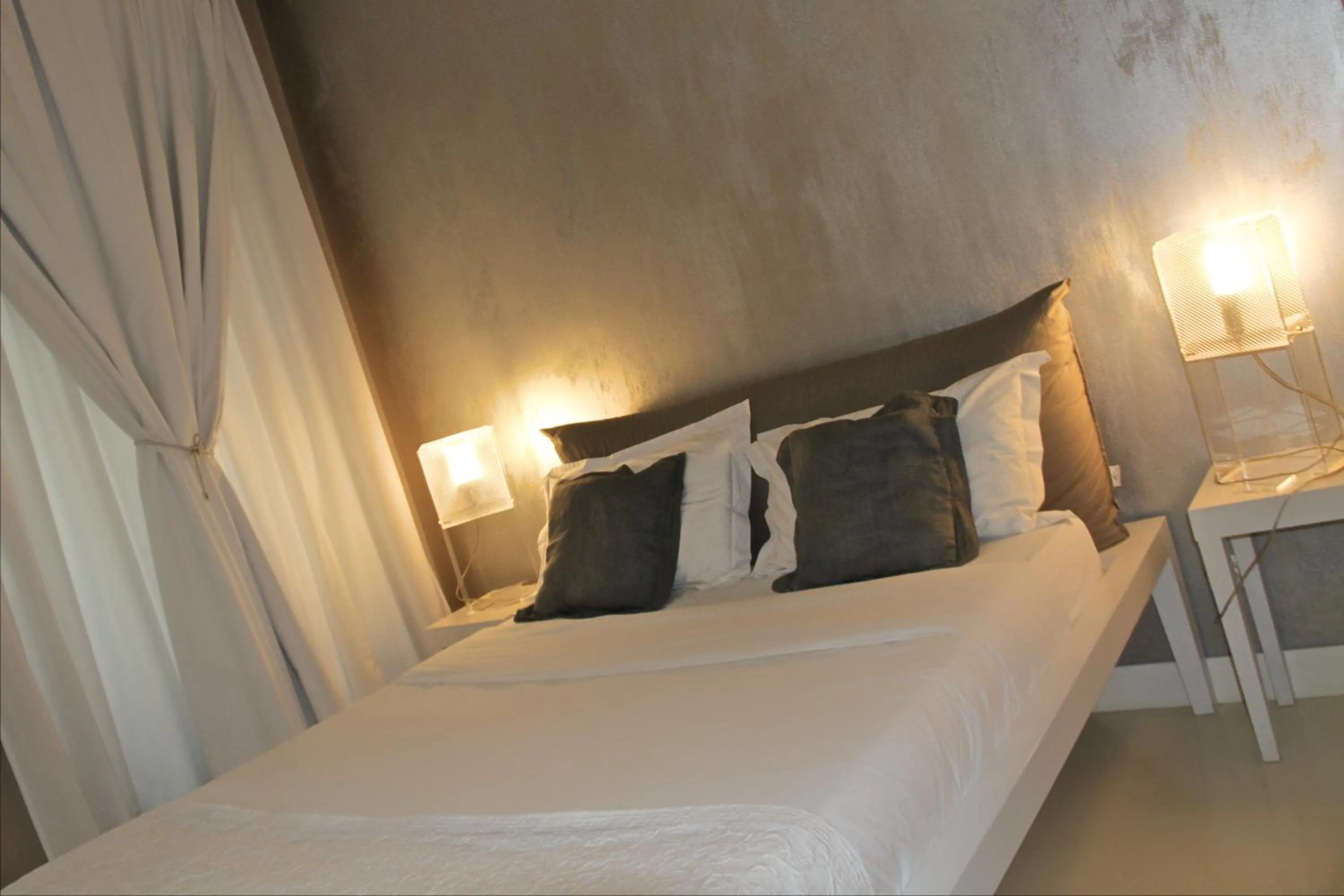 Photo of the whole room, Bed in House 5