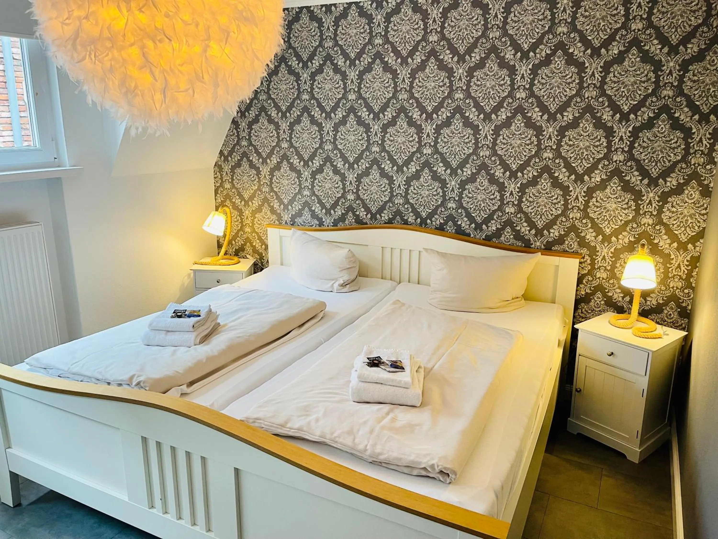 Photo of the whole room, Bed in Stadthotel-Garni Smutje