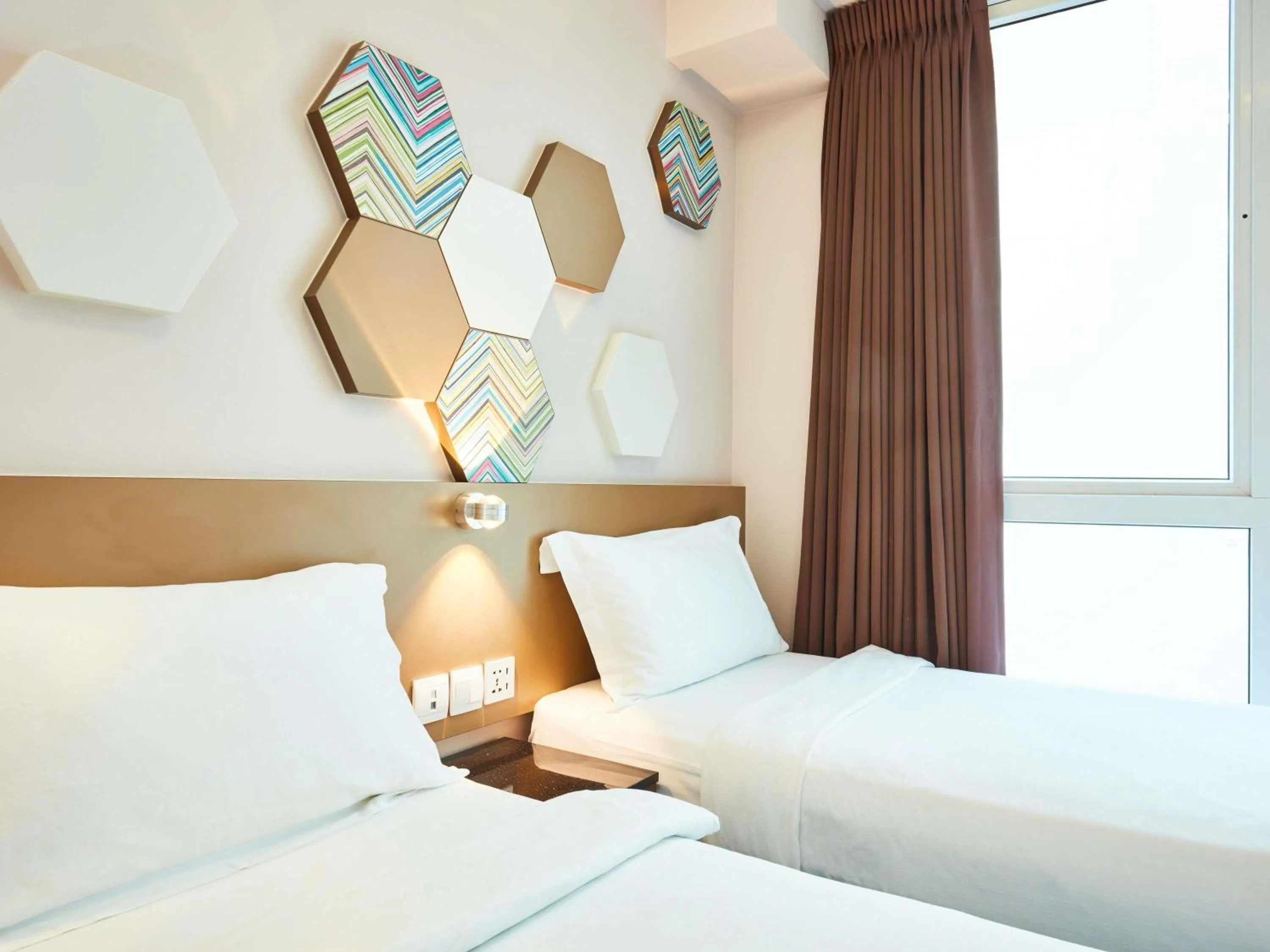 Property building, Bed in ibis budget Singapore Imperial