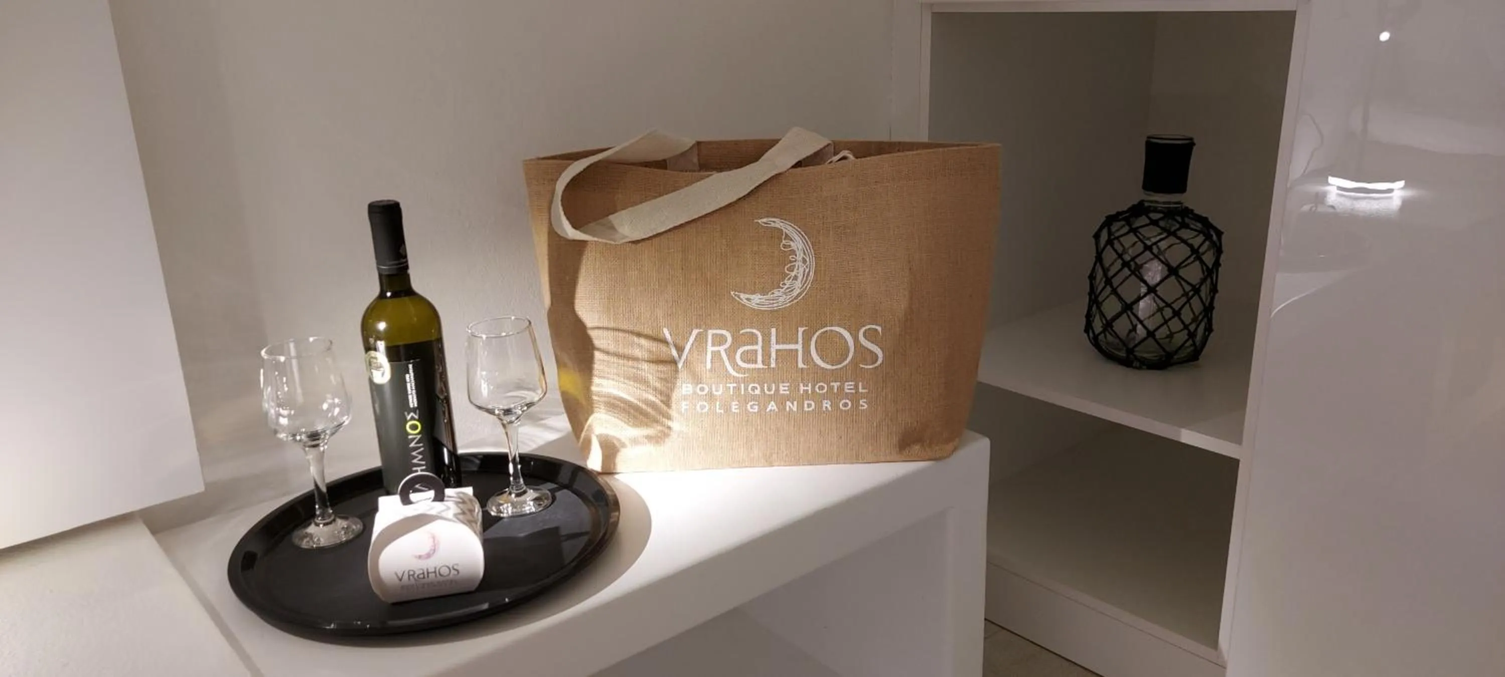 Food and drinks in Vrahos Boutique Hotel